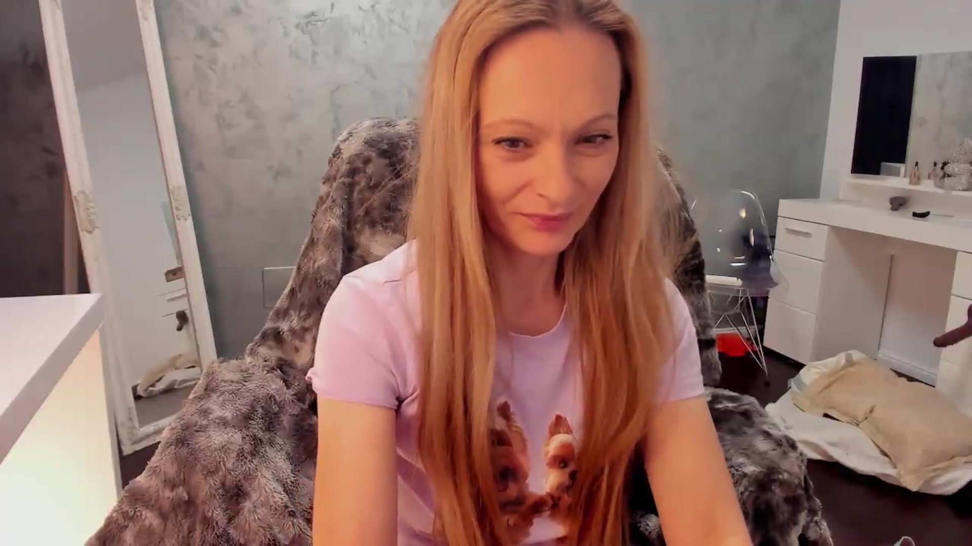 Gallery image thumbnail from OhMyMiaa's myfreecams stream on, 09/25/2026, 12:47 image 10 of 20