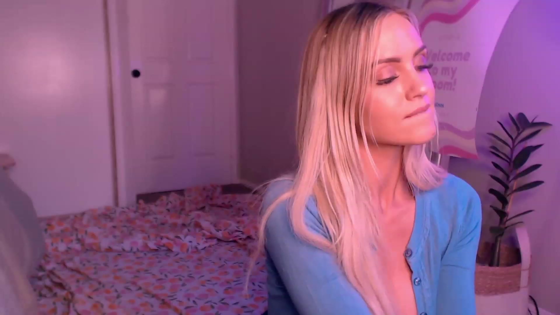 Gallery image thumbnail from OhTiffany's myfreecams stream on, 11/17/2022, 07:51 image 2 of 20
