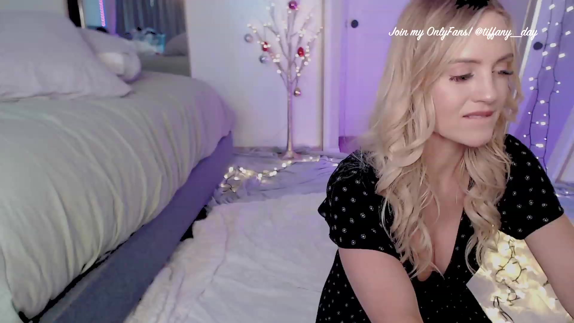 Gallery image thumbnail from OhTiffany's myfreecams stream on, 12/08/2022, 07:39 image 11 of 20