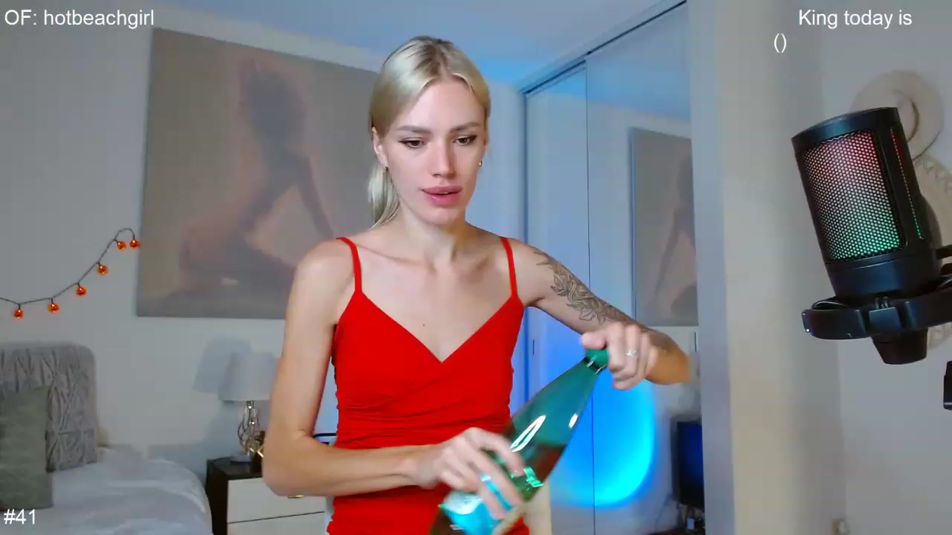 Gallery image thumbnail from Ohbabykelly's myfreecams stream on, 11/16/2022, 02:15 image 16 of 20