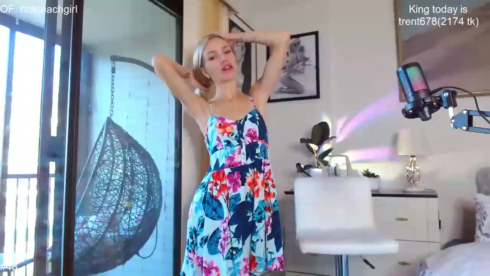 Gallery image thumbnail from Ohbabykelly's myfreecams stream on, 11/25/2022, 20:50 image 10 of 20