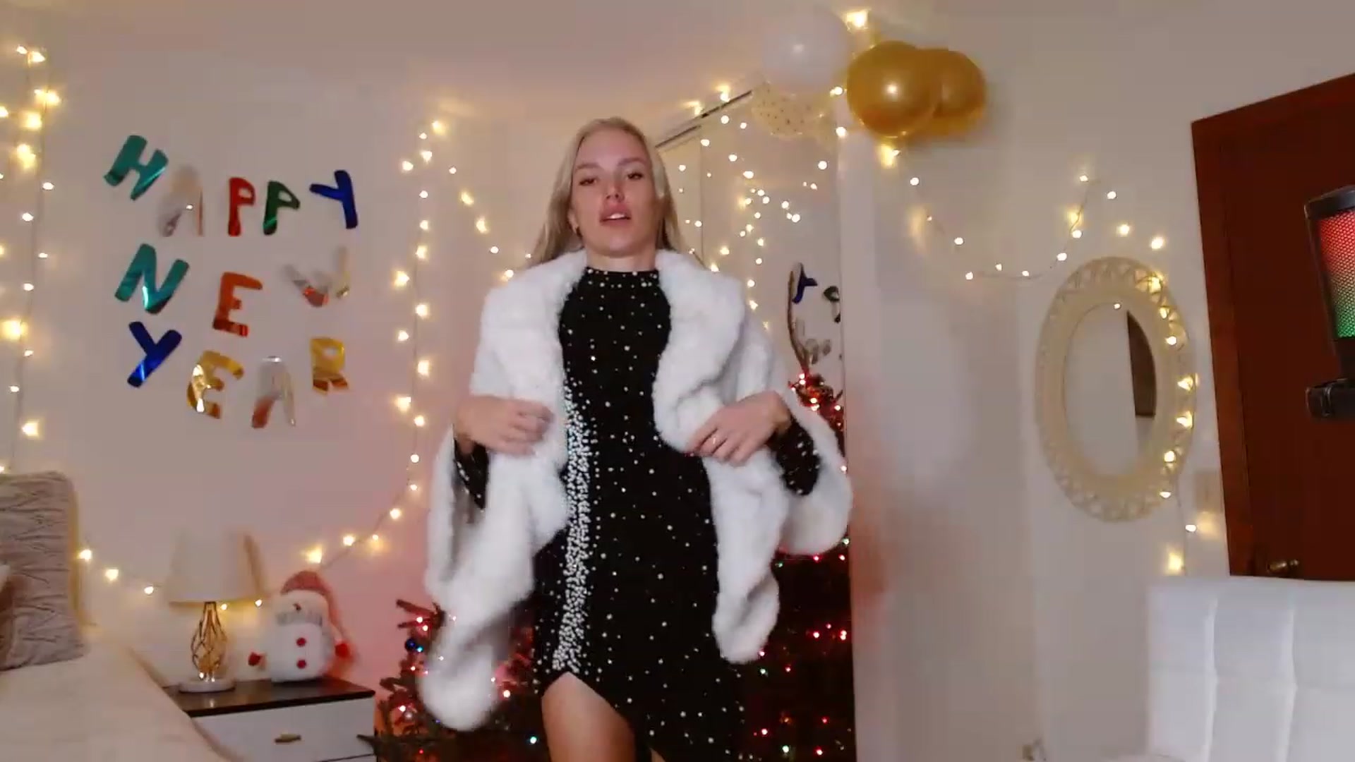 Gallery image thumbnail from Ohbabykelly's myfreecams stream on, 01/01/2023, 02:18 image 17 of 20