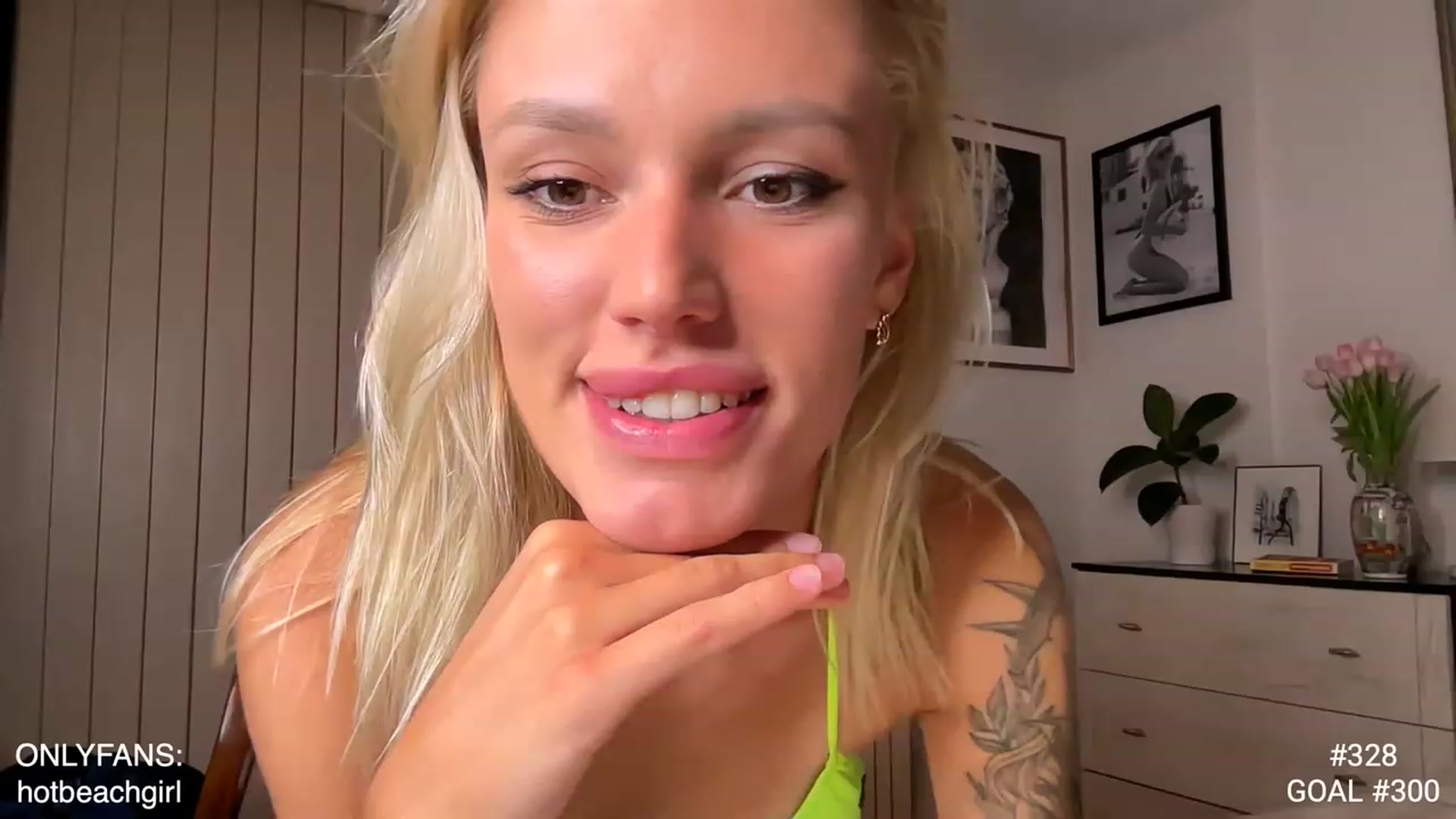 Gallery image thumbnail from Ohbabykelly's myfreecams stream on, 04/22/2023, 02:51 image 14 of 20