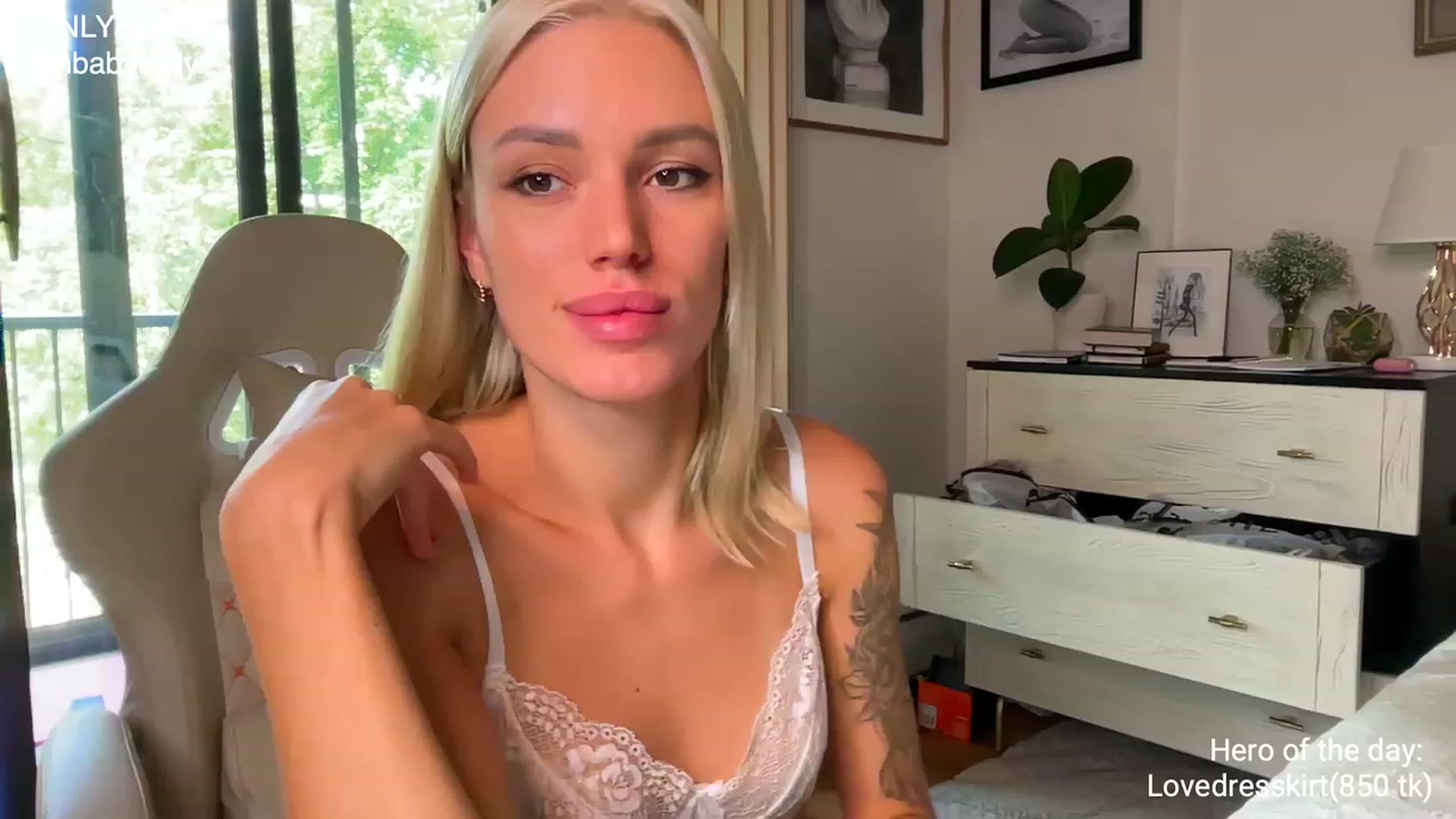 Gallery image thumbnail from Ohbabykelly's myfreecams stream on, 06/17/2023, 20:52 image 7 of 20