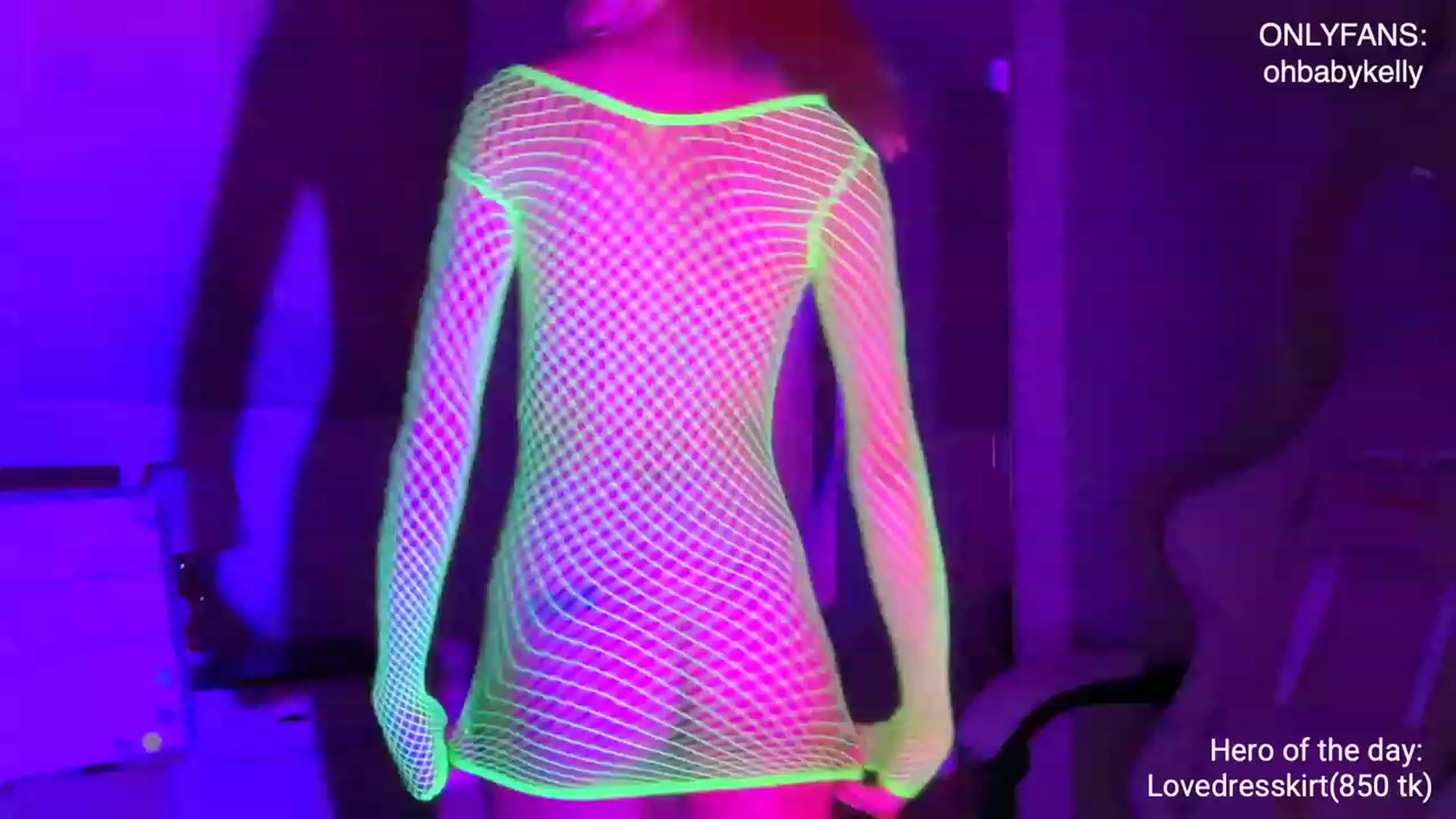 Gallery image thumbnail from Ohbabykelly's myfreecams stream on, 06/18/2023, 05:11 image 10 of 20