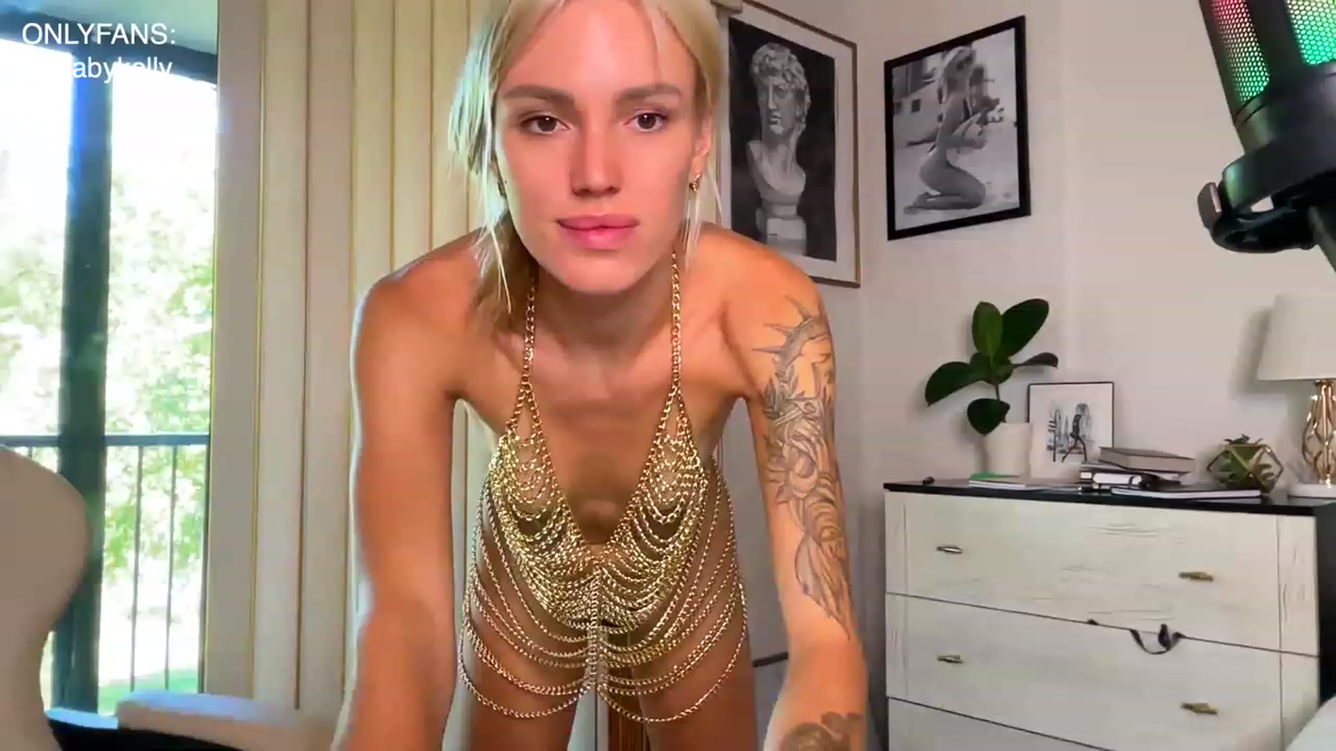 Gallery image thumbnail from Ohbabykelly's myfreecams stream on, 06/20/2023, 21:41 image 2 of 20