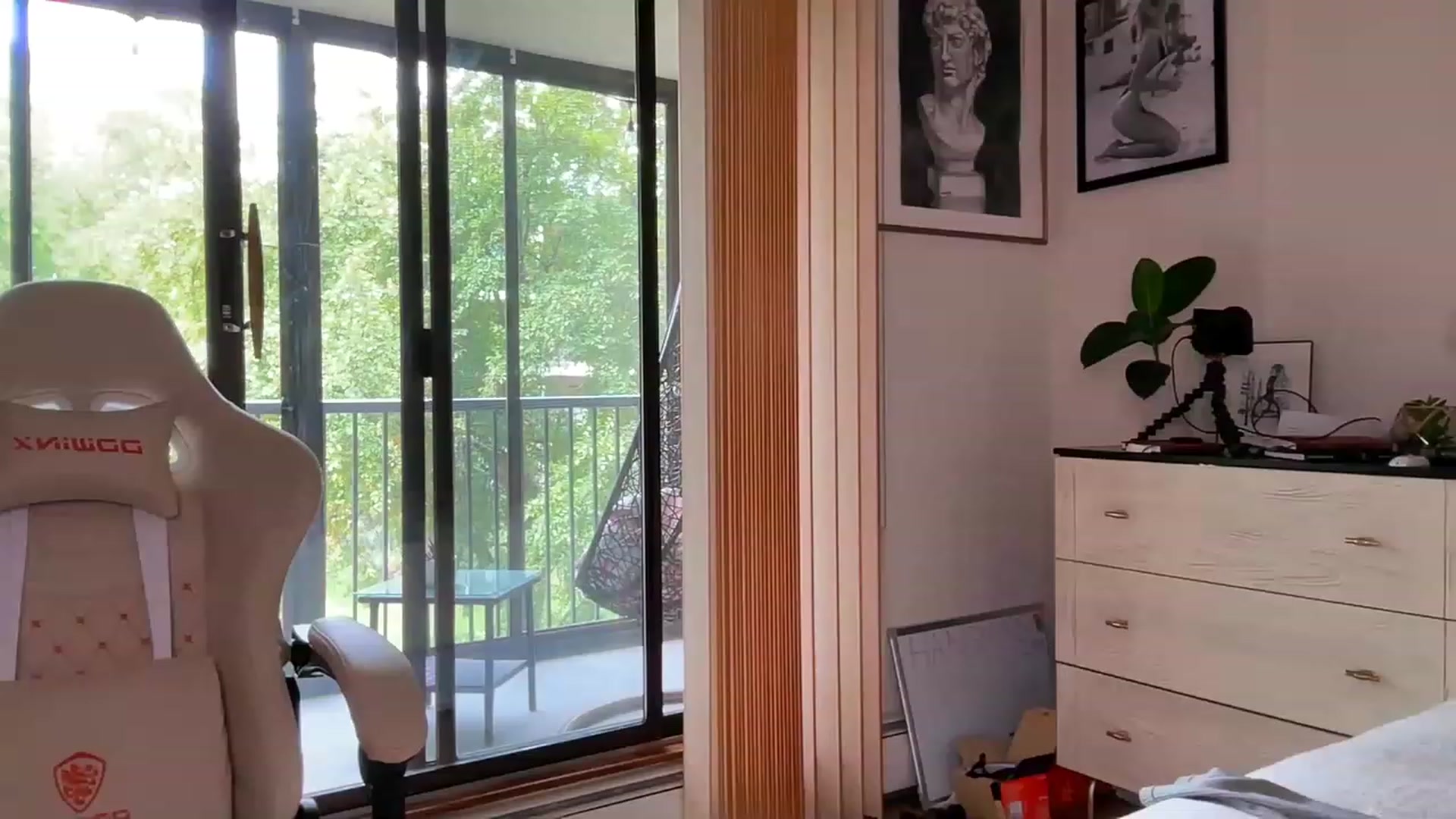 Gallery image thumbnail from Ohbabykelly's myfreecams stream on, 06/24/2023, 19:04 image 2 of 20
