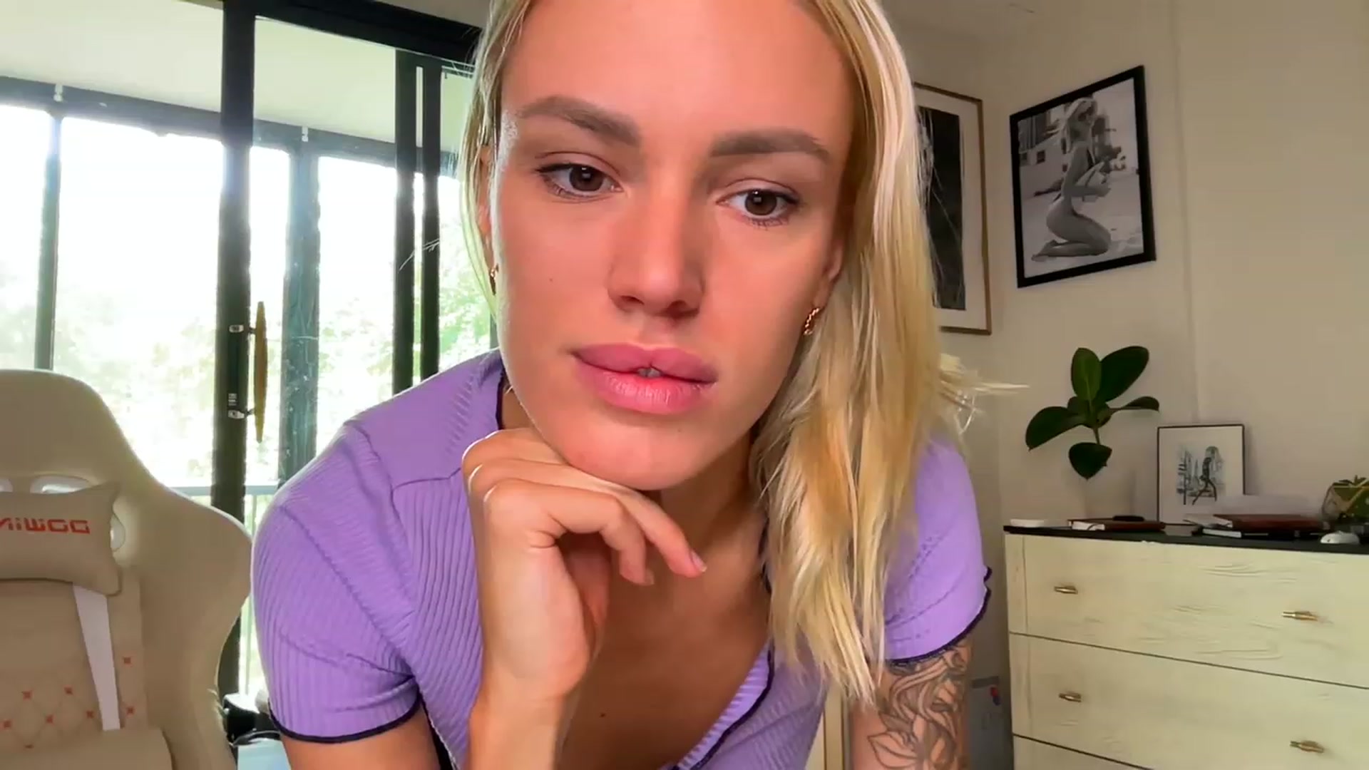 Gallery image thumbnail from Ohbabykelly's myfreecams stream on, 06/24/2023, 19:04 image 20 of 20