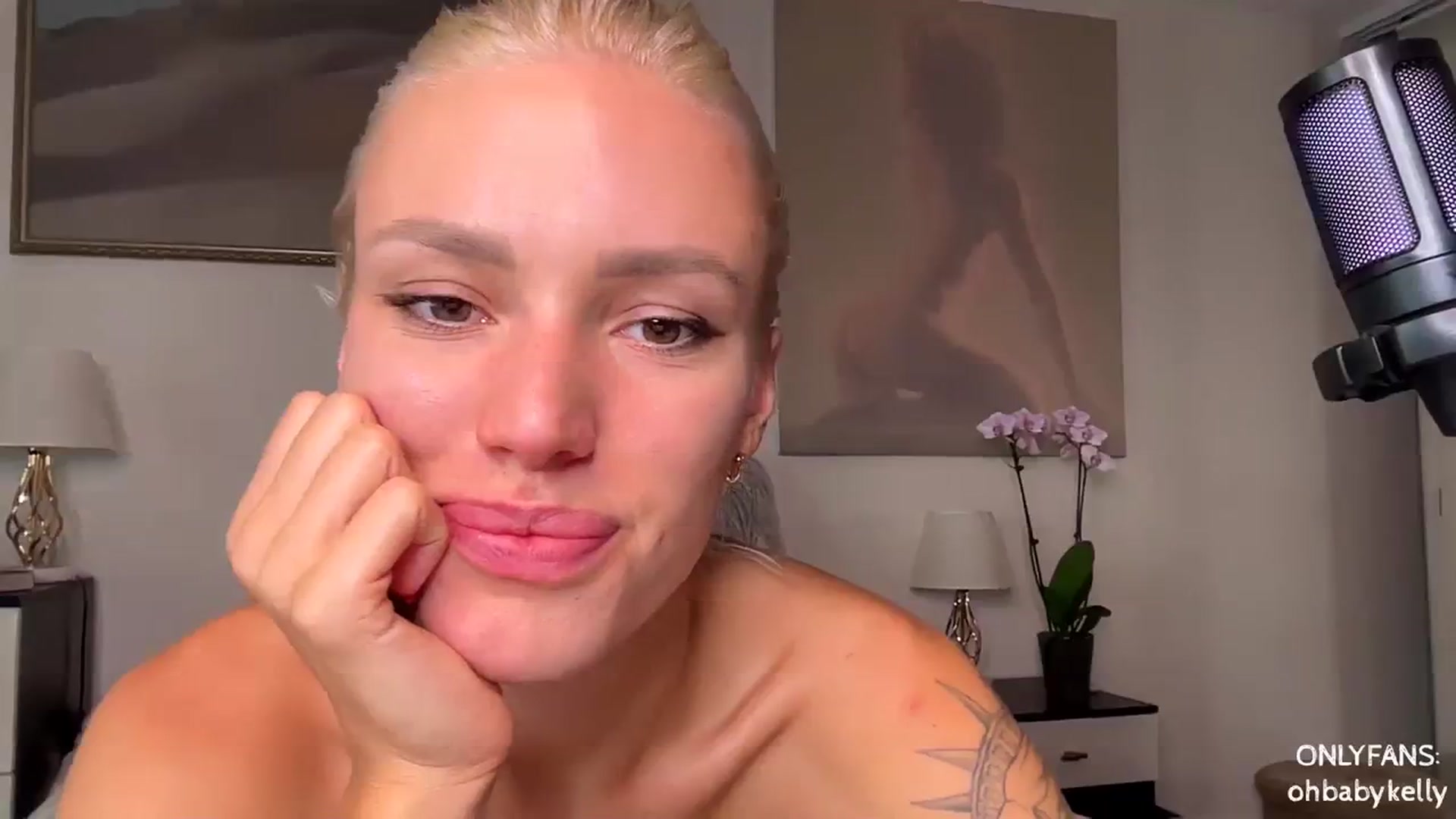 Gallery image thumbnail from Ohbabykelly's myfreecams stream on, 08/19/2023, 19:29 image 2 of 20