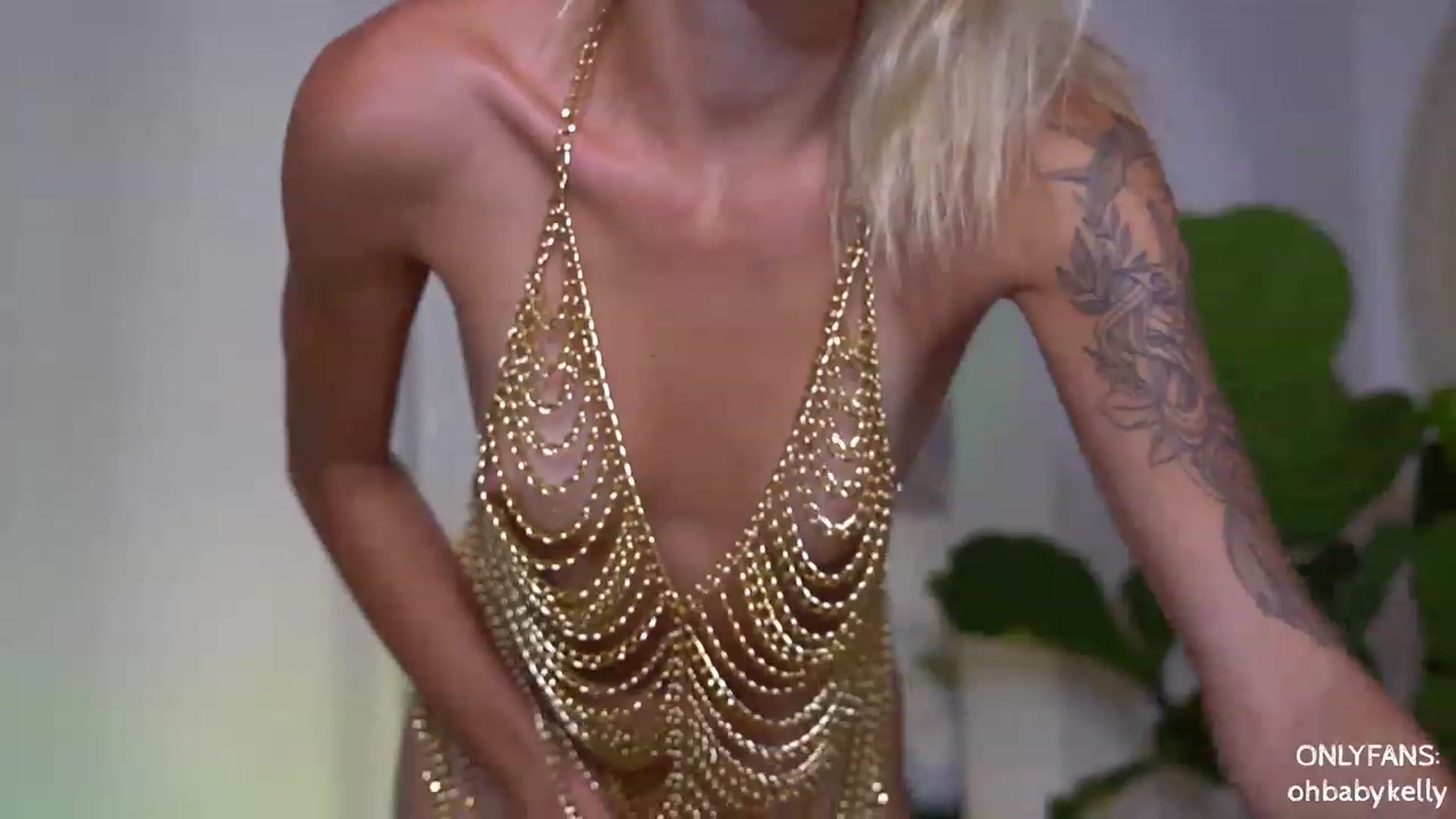 Gallery image thumbnail from Ohbabykelly's myfreecams stream on, 08/28/2023, 01:12 image 15 of 20
