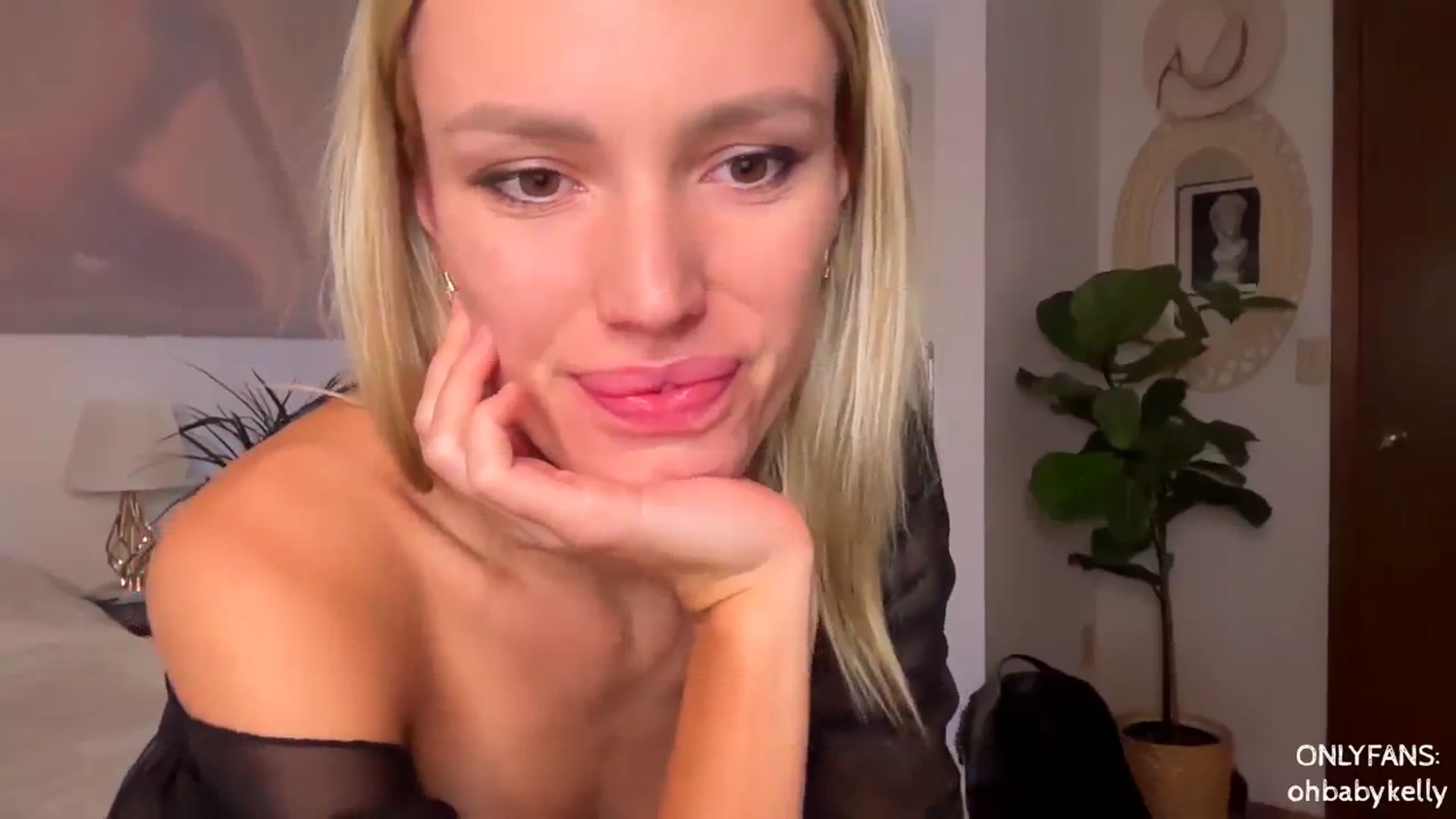 Gallery image thumbnail from Ohbabykelly's myfreecams stream on, 11/11/2023, 01:41 image 9 of 20