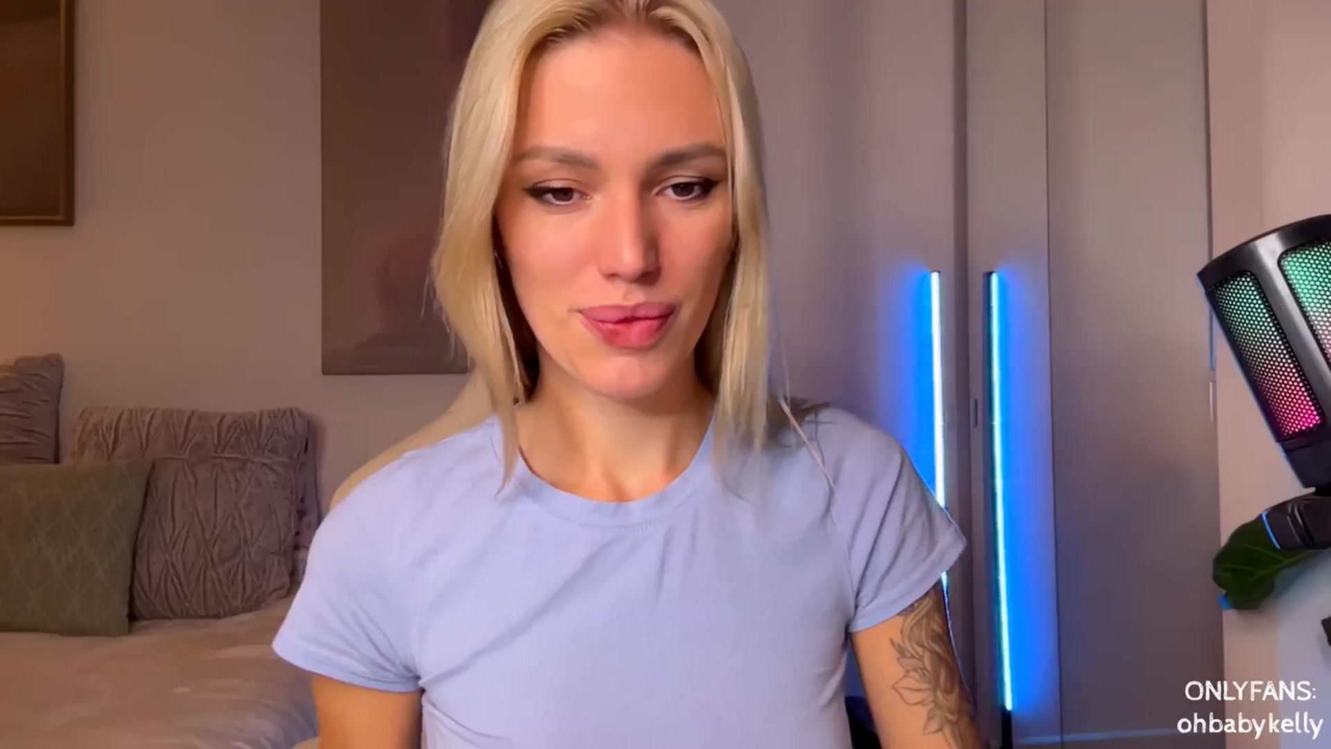 Gallery image thumbnail from Ohbabykelly's myfreecams stream on, 11/22/2023, 06:11 image 3 of 20