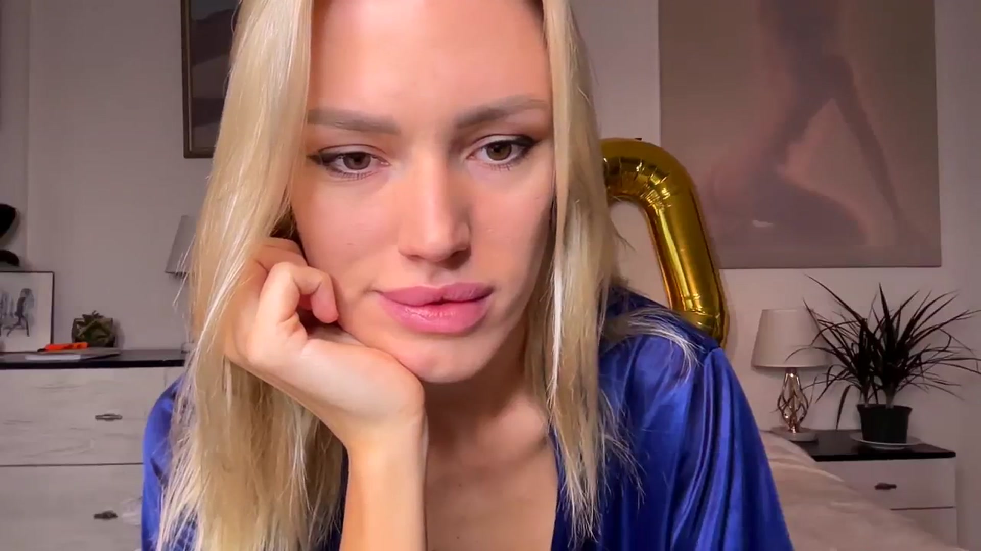 Gallery image thumbnail from Ohbabykelly's myfreecams stream on, 12/03/2023, 20:53 image 4 of 20