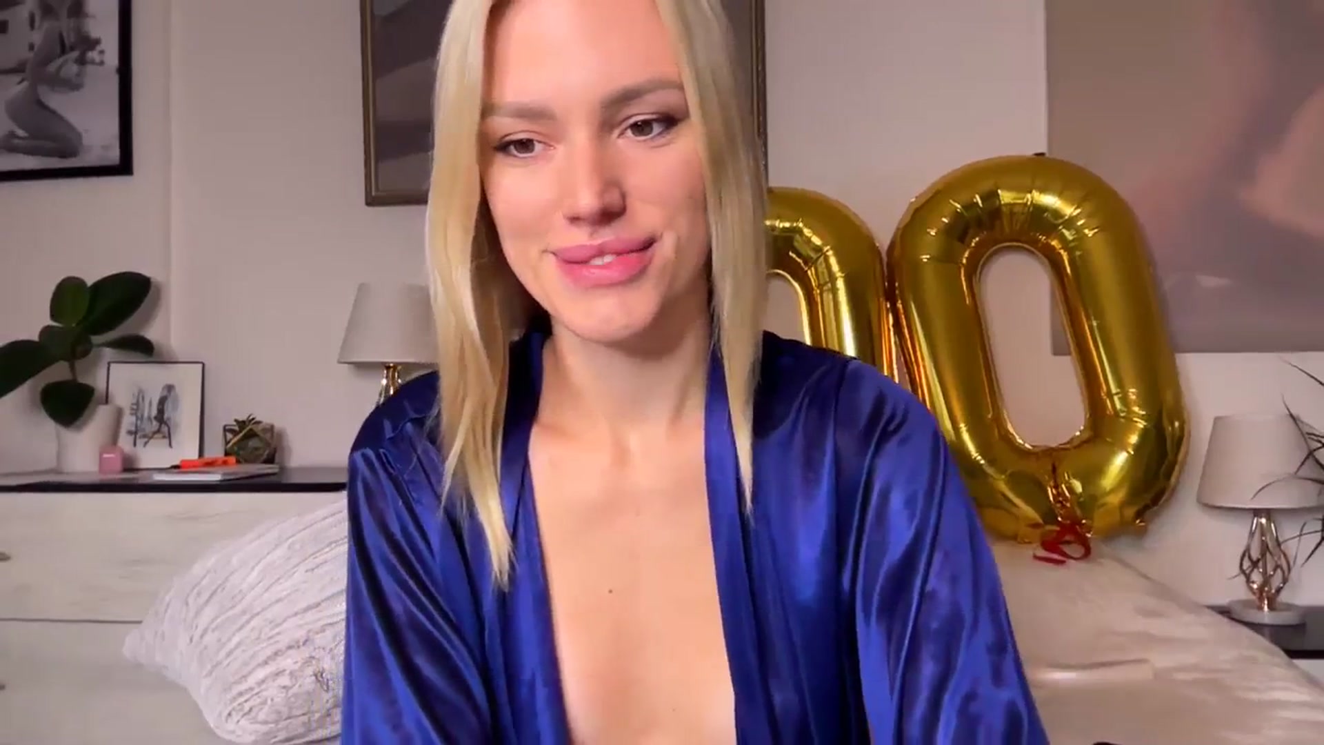 Gallery image thumbnail from Ohbabykelly's myfreecams stream on, 12/03/2023, 21:58 image 5 of 20