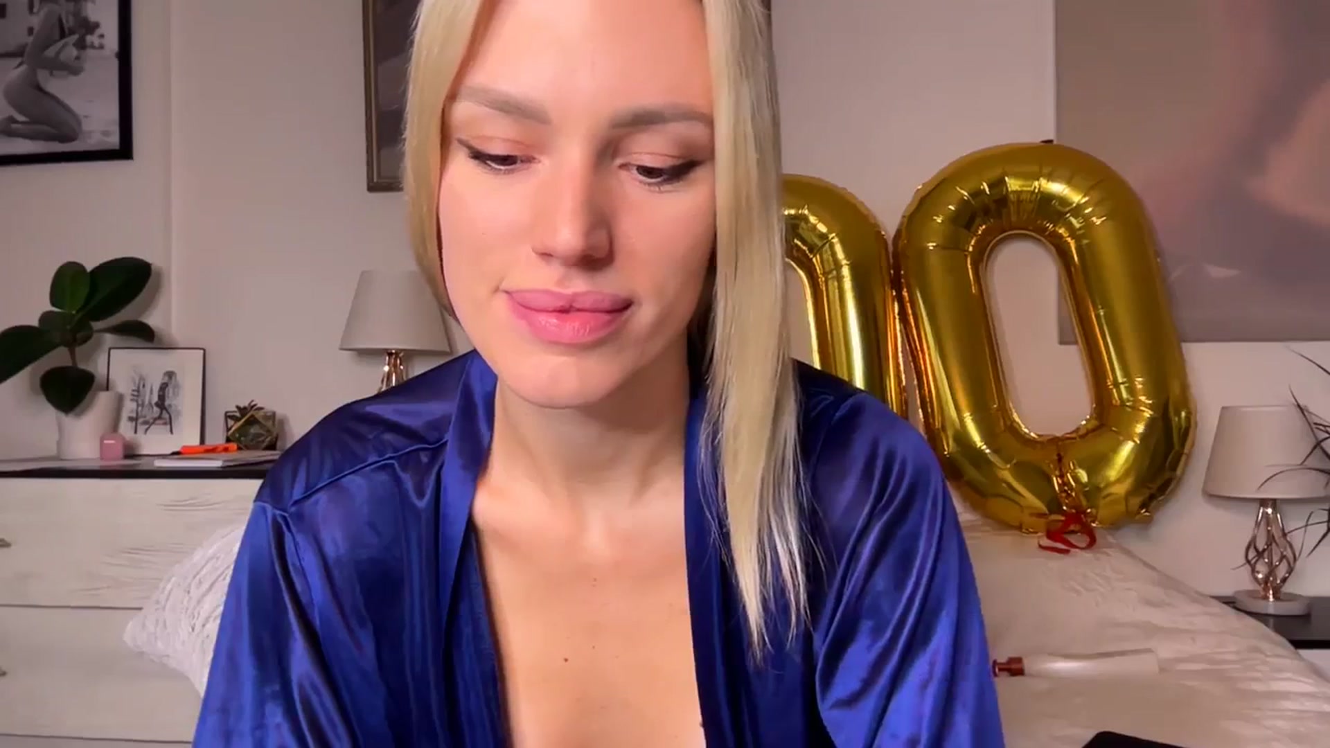 Gallery image thumbnail from Ohbabykelly's myfreecams stream on, 12/03/2023, 21:58 image 4 of 20