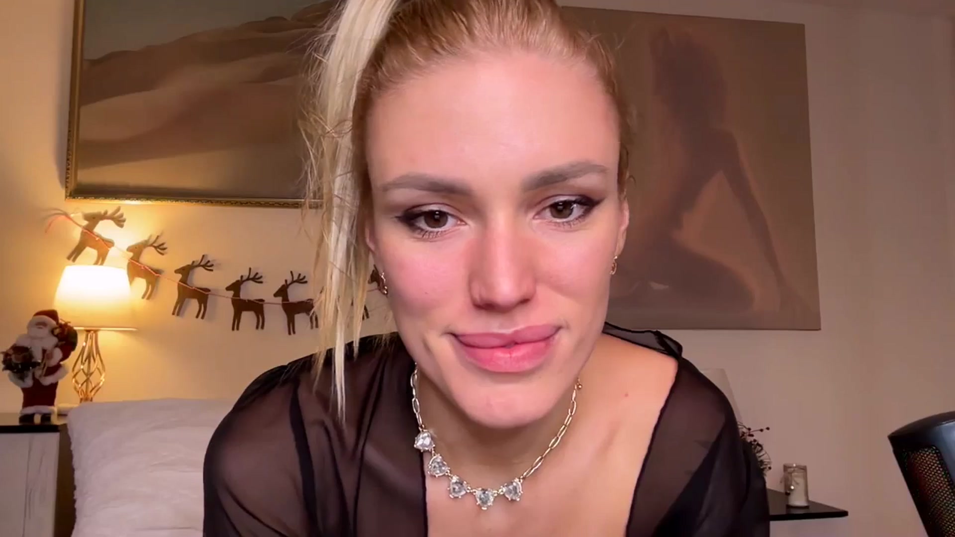 Gallery image thumbnail from Ohbabykelly's myfreecams stream on, 12/10/2023, 01:52 image 2 of 20