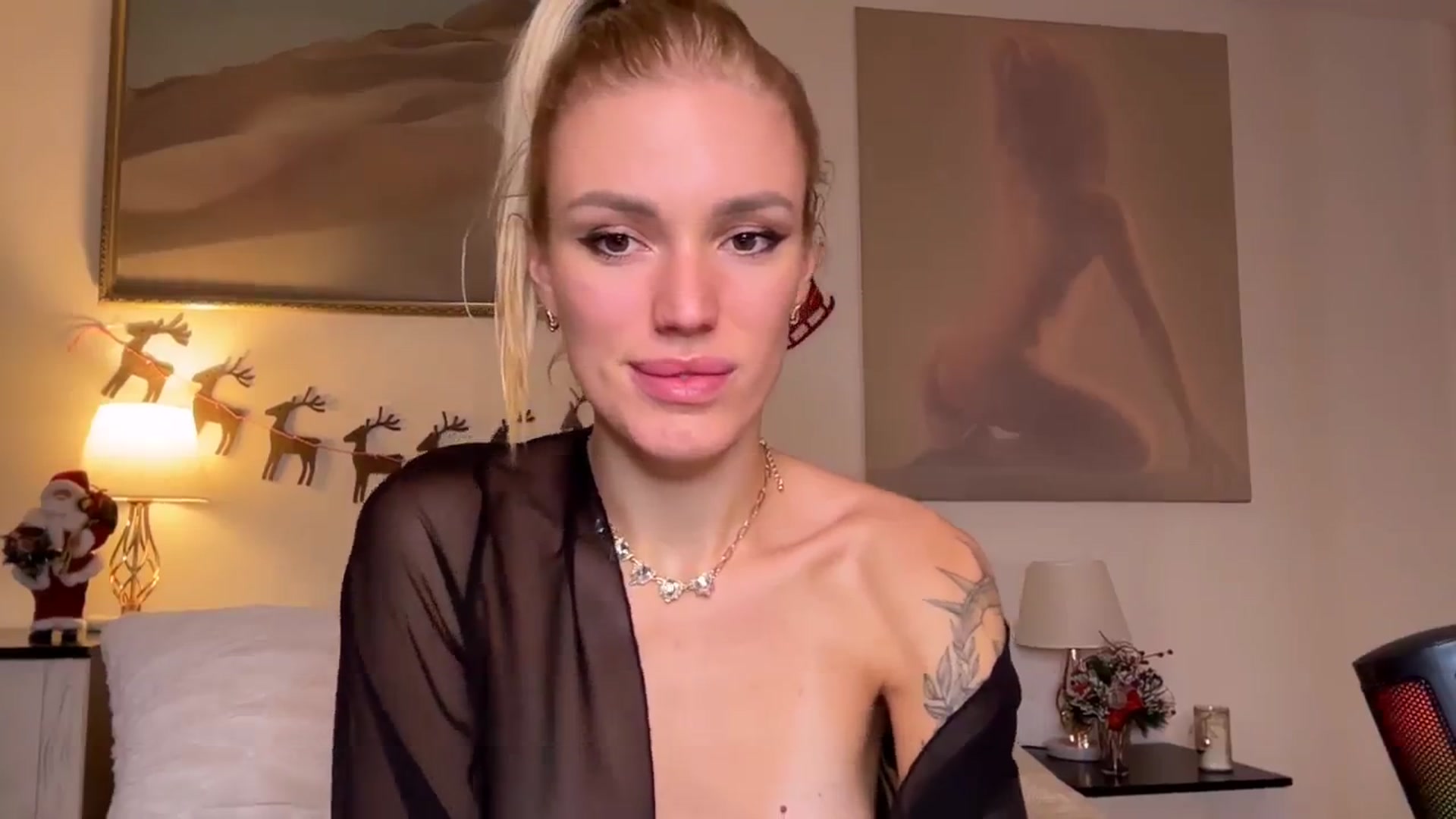 Gallery image thumbnail from Ohbabykelly's myfreecams stream on, 12/10/2023, 01:52 image 10 of 20
