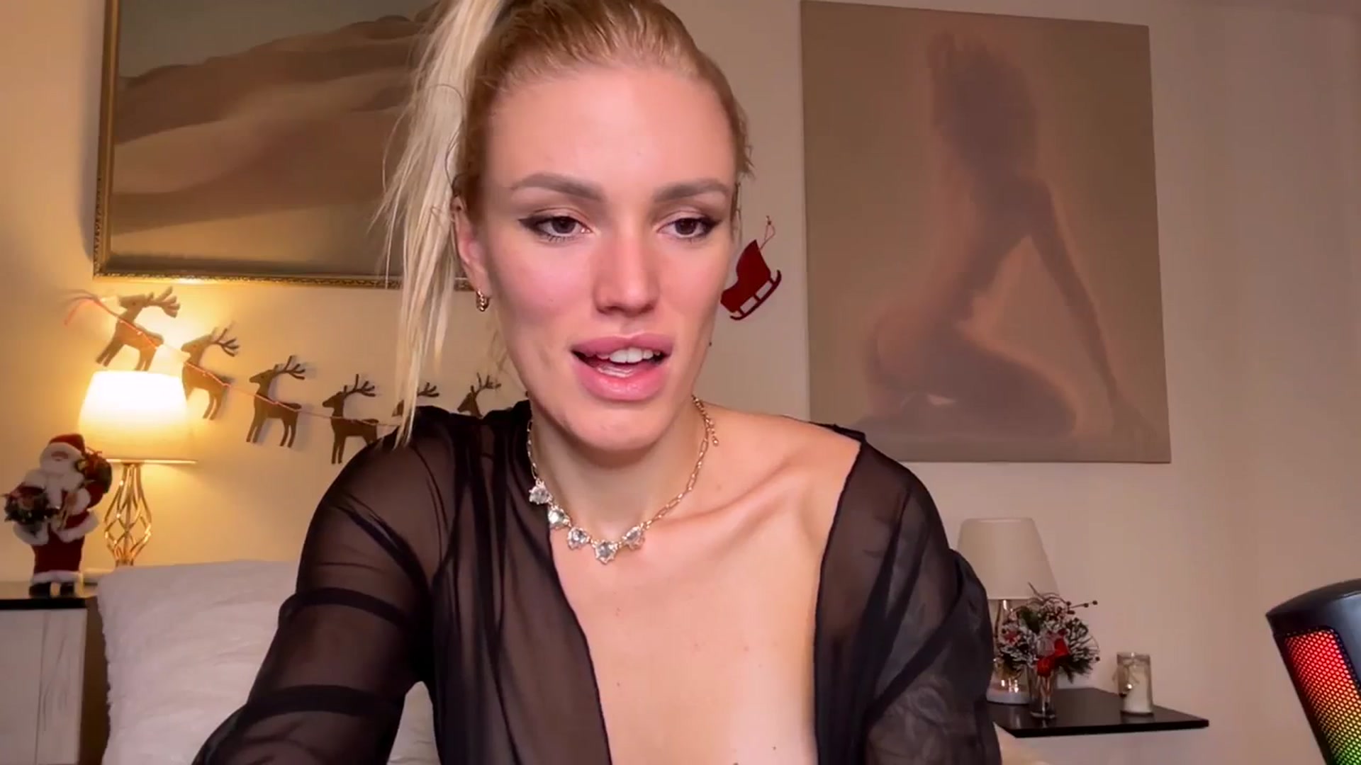 Gallery image thumbnail from Ohbabykelly's myfreecams stream on, 12/10/2023, 01:52 image 7 of 20
