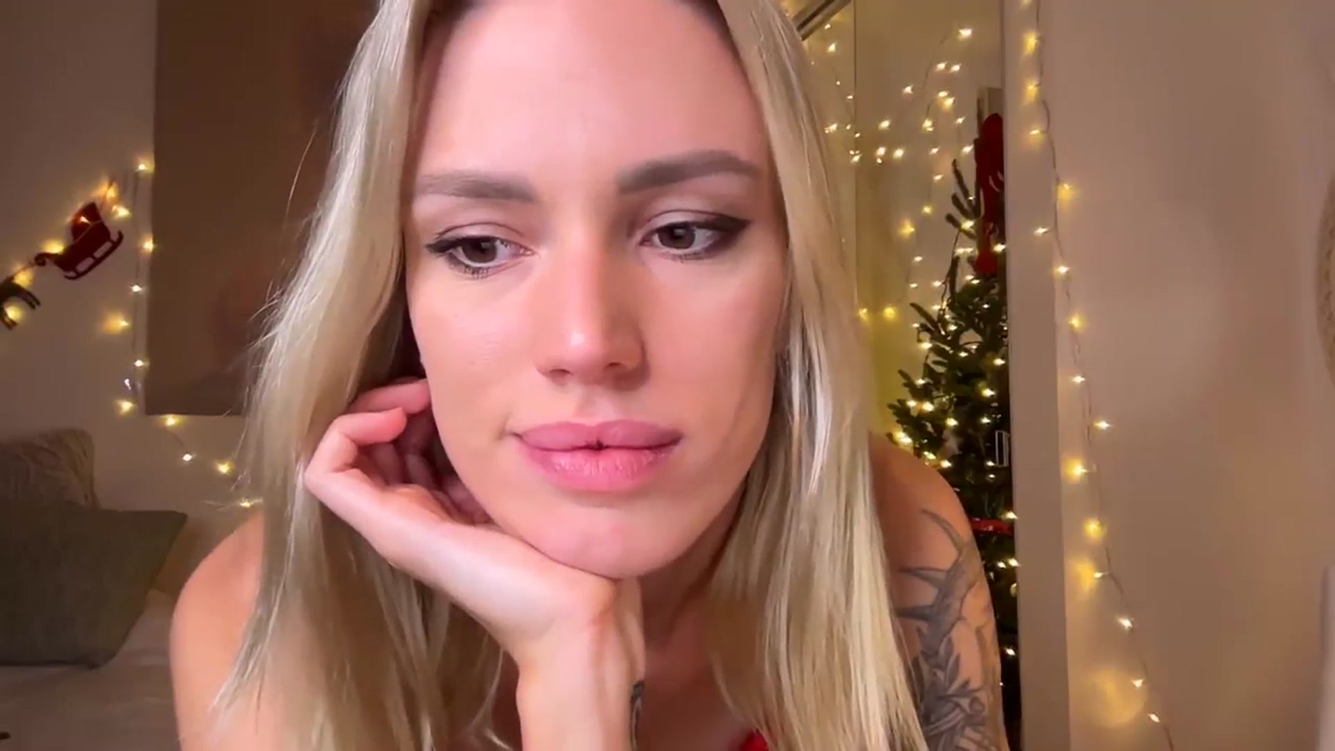 Gallery image thumbnail from Ohbabykelly's myfreecams stream on, 12/12/2023, 07:05 image 13 of 20