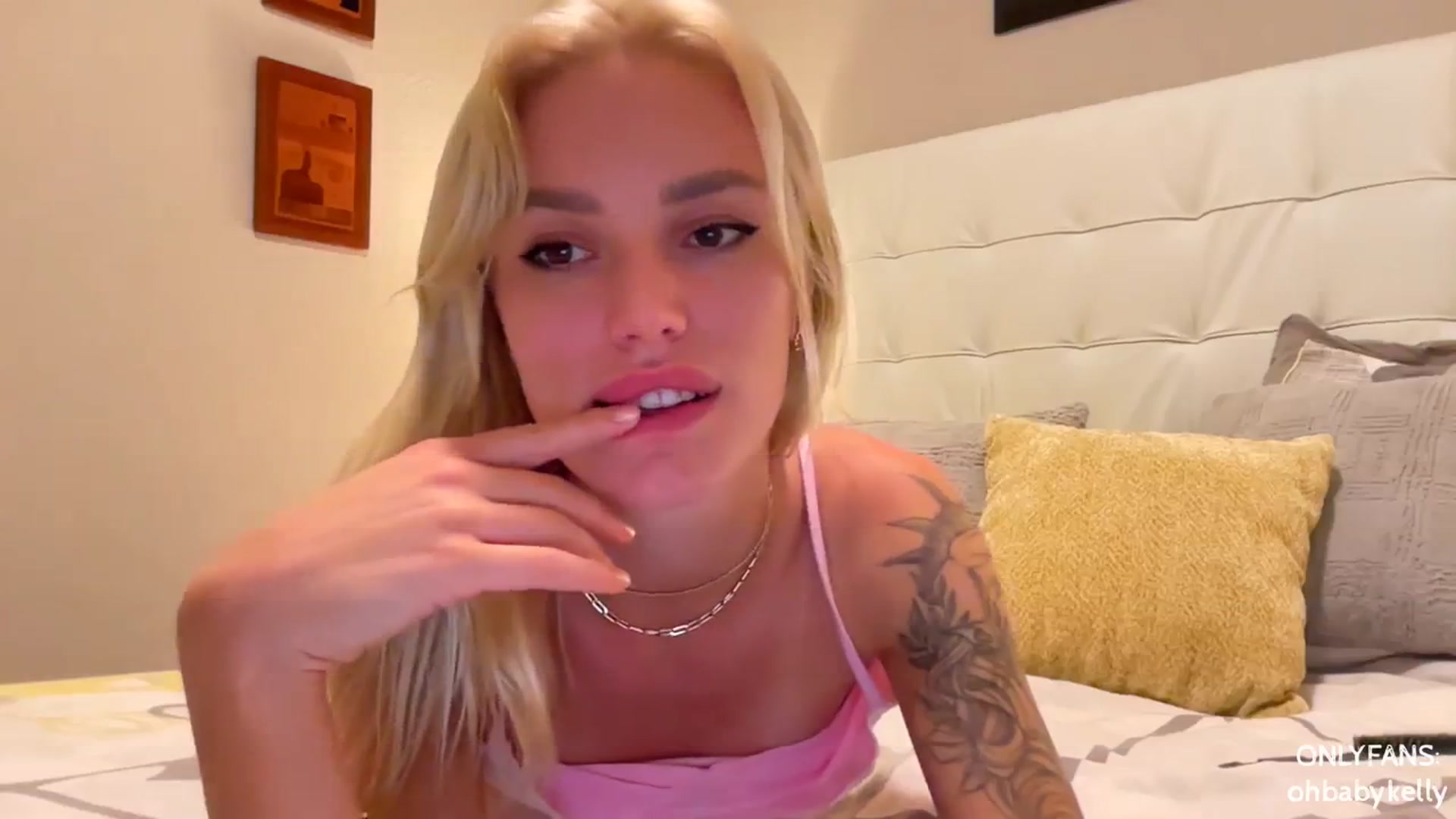 Gallery image thumbnail from Ohbabykelly's myfreecams stream on, 02/13/2024, 04:58 image 7 of 20