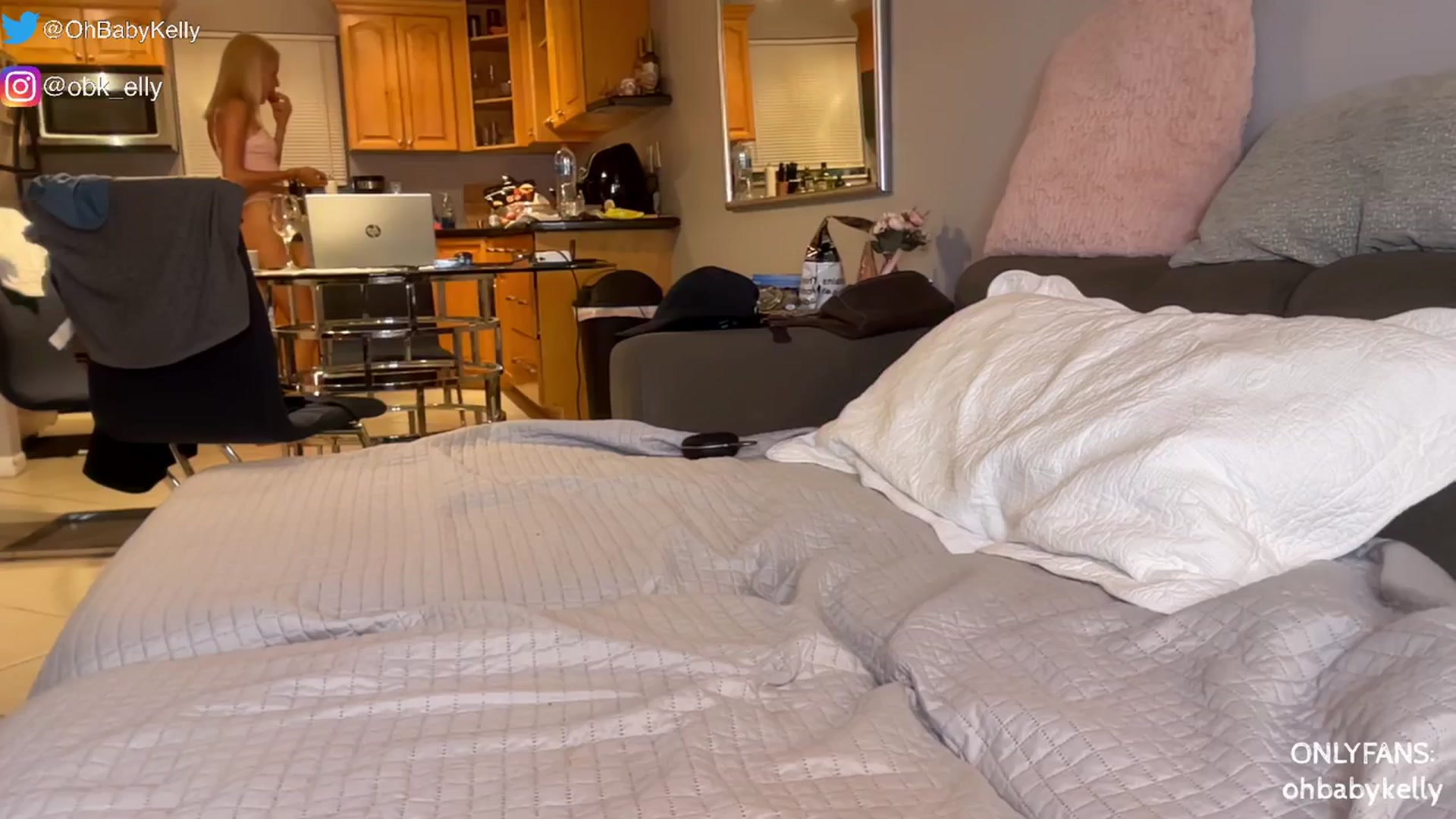 Gallery image thumbnail from Ohbabykelly's myfreecams stream on, 03/18/2024, 03:46 image 2 of 20
