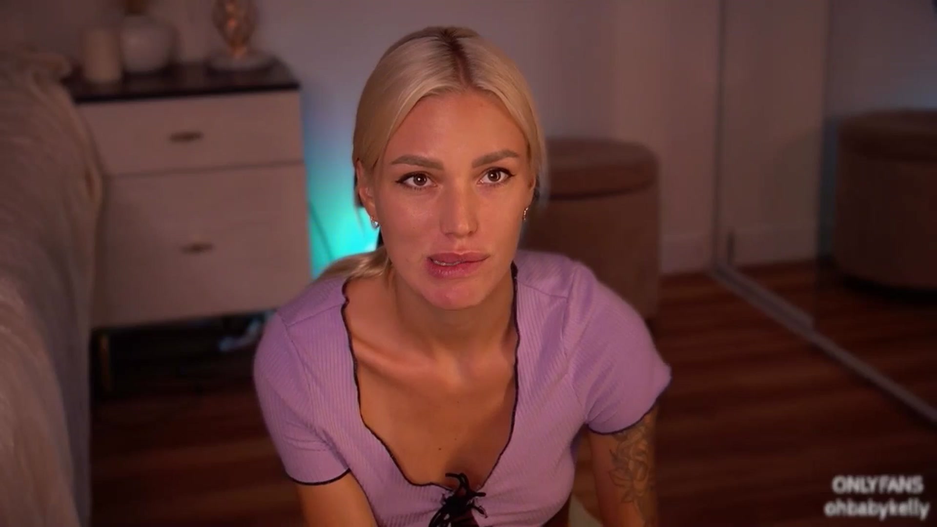 Gallery image thumbnail from Ohbabykelly's myfreecams stream on, 04/23/2024, 01:33 image 10 of 20