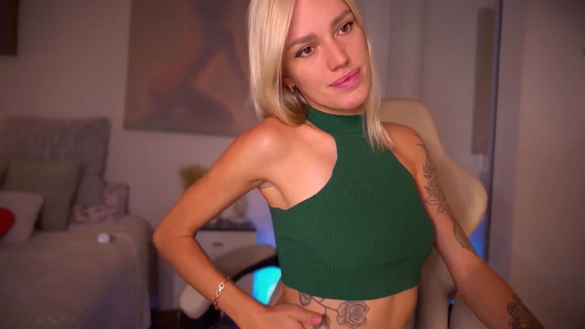 Gallery image thumbnail from Ohbabykelly's myfreecams stream on, 05/21/2024, 24:05 image 9 of 20