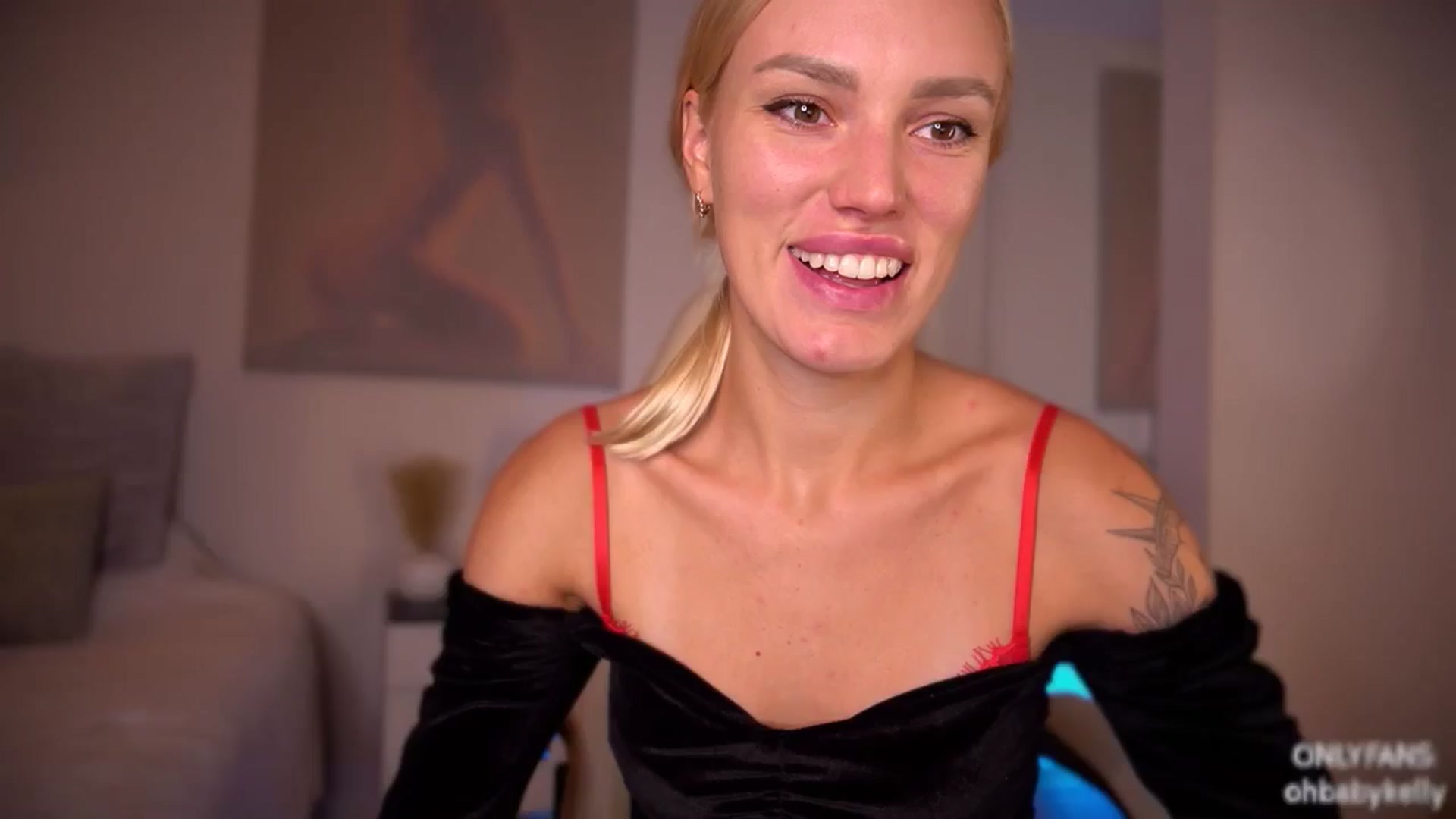 Gallery image thumbnail from Ohbabykelly's myfreecams stream on, 05/21/2024, 23:18 image 5 of 20