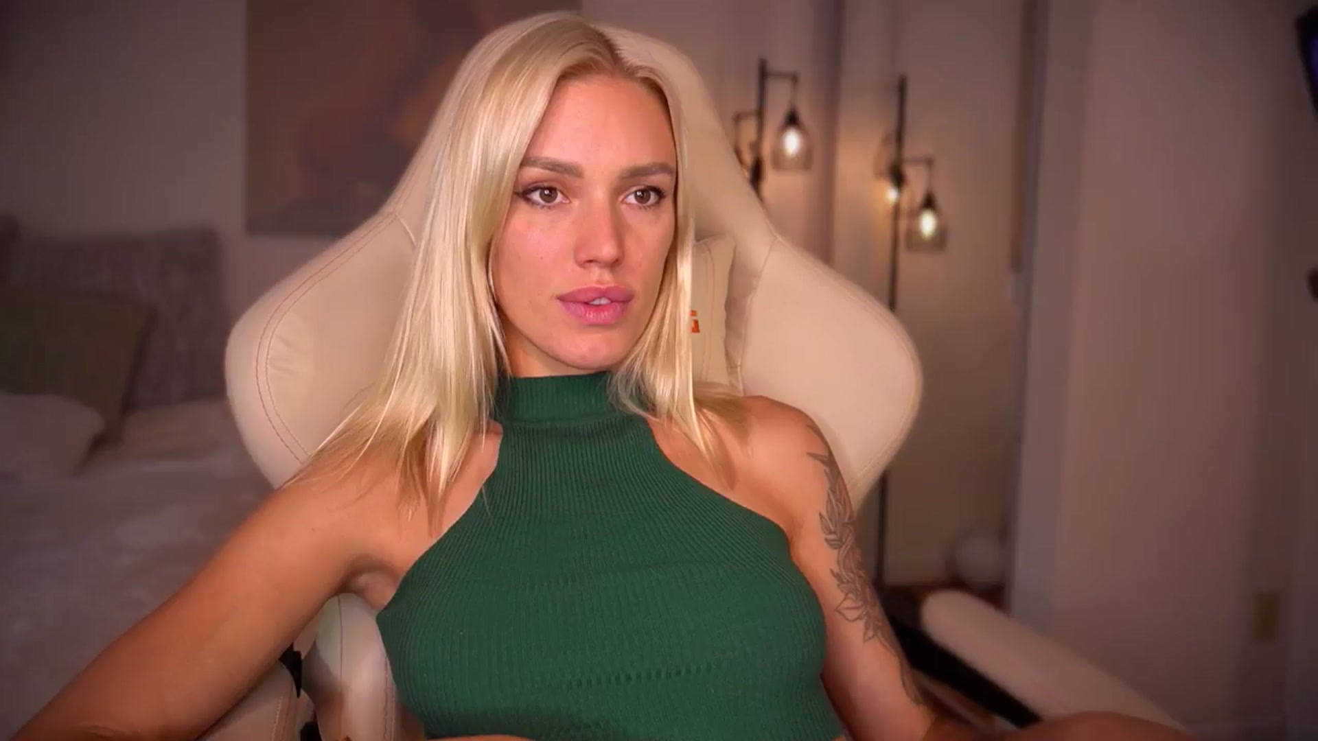 Gallery image thumbnail from Ohbabykelly's myfreecams stream on, 05/31/2024, 22:19 image 12 of 20