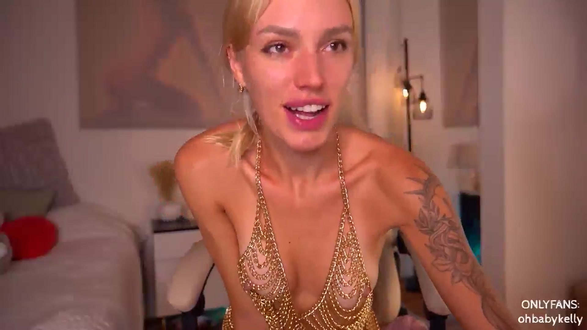 Gallery image thumbnail from Ohbabykelly's myfreecams stream on, 06/13/2024, 04:53 image 13 of 20