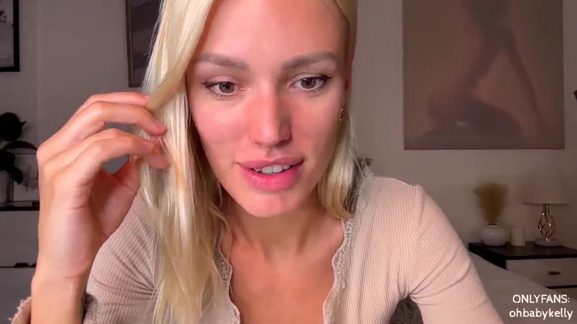 Gallery image thumbnail from Ohbabykelly's myfreecams stream on, 06/15/2024, 24:43 image 17 of 20