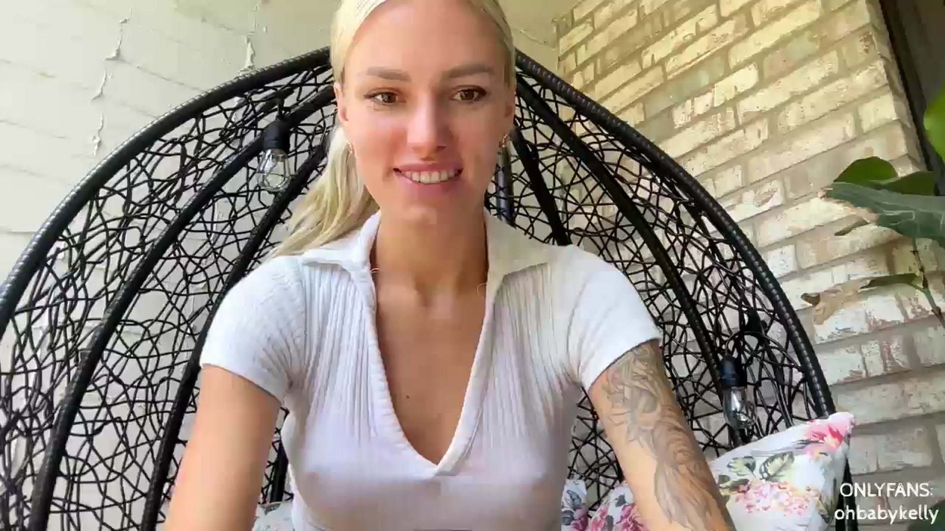 Gallery image thumbnail from Ohbabykelly's myfreecams stream on, 06/23/2024, 18:28 image 14 of 20