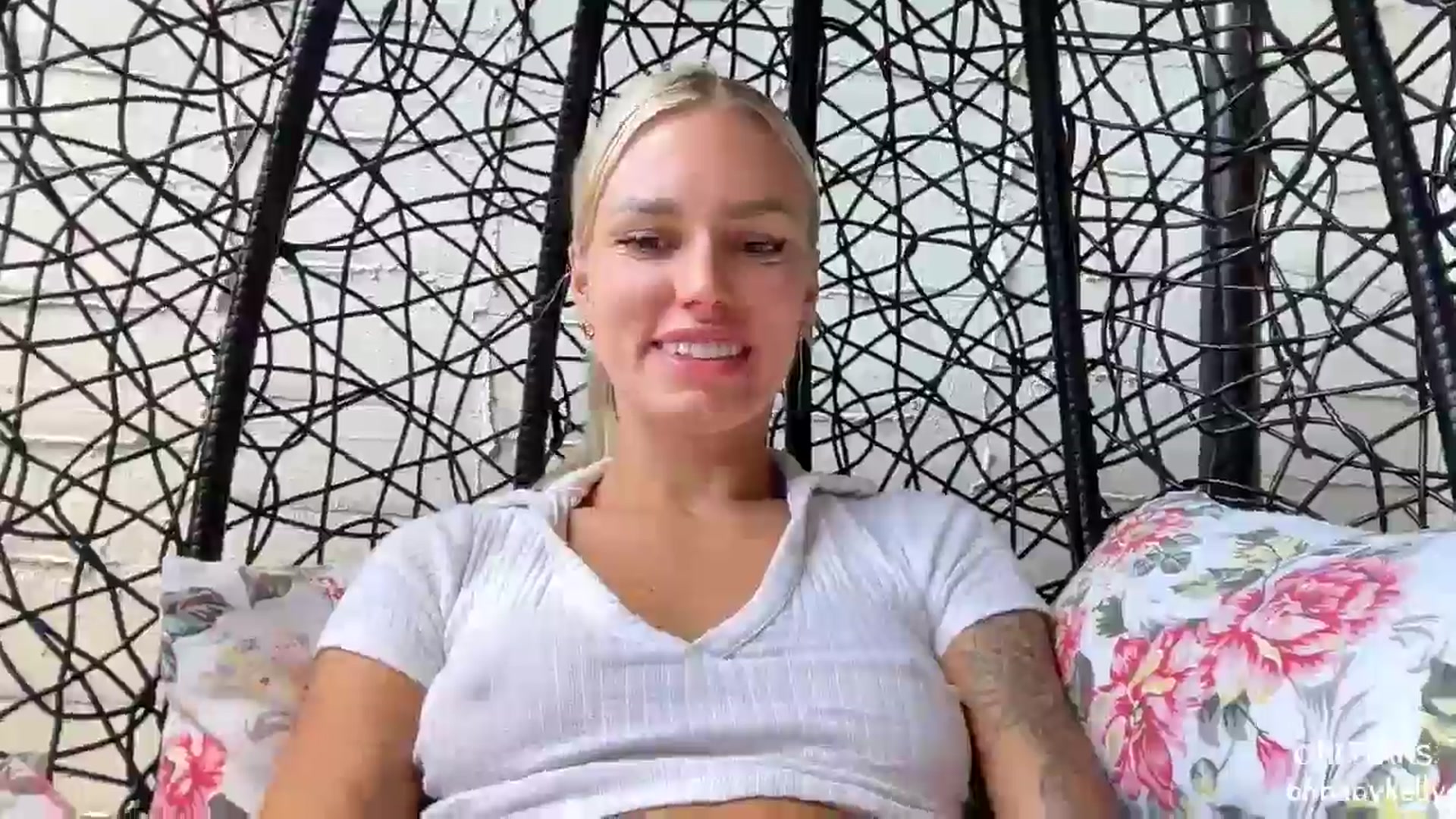 Gallery image thumbnail from Ohbabykelly's myfreecams stream on, 06/23/2024, 18:28 image 5 of 20
