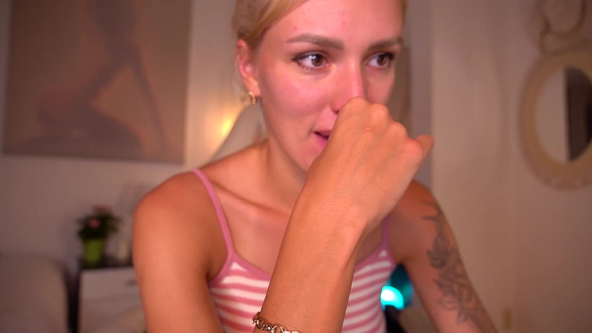 Gallery image thumbnail from Ohbabykelly's myfreecams stream on, 06/25/2024, 02:46 image 14 of 20