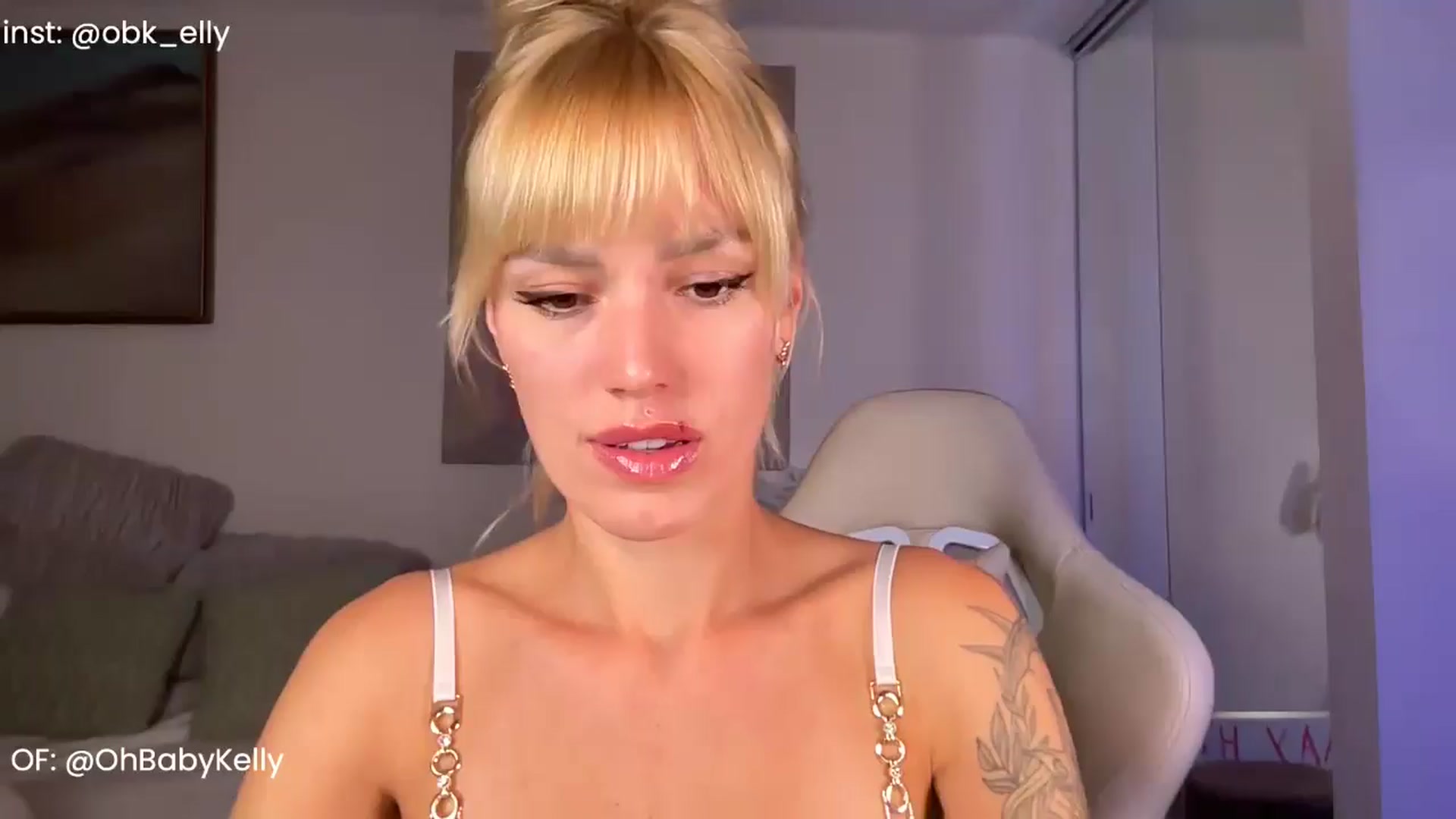 Gallery image thumbnail from Ohbabykelly's myfreecams stream on, 05/30/2025, 02:53 image 2 of 20
