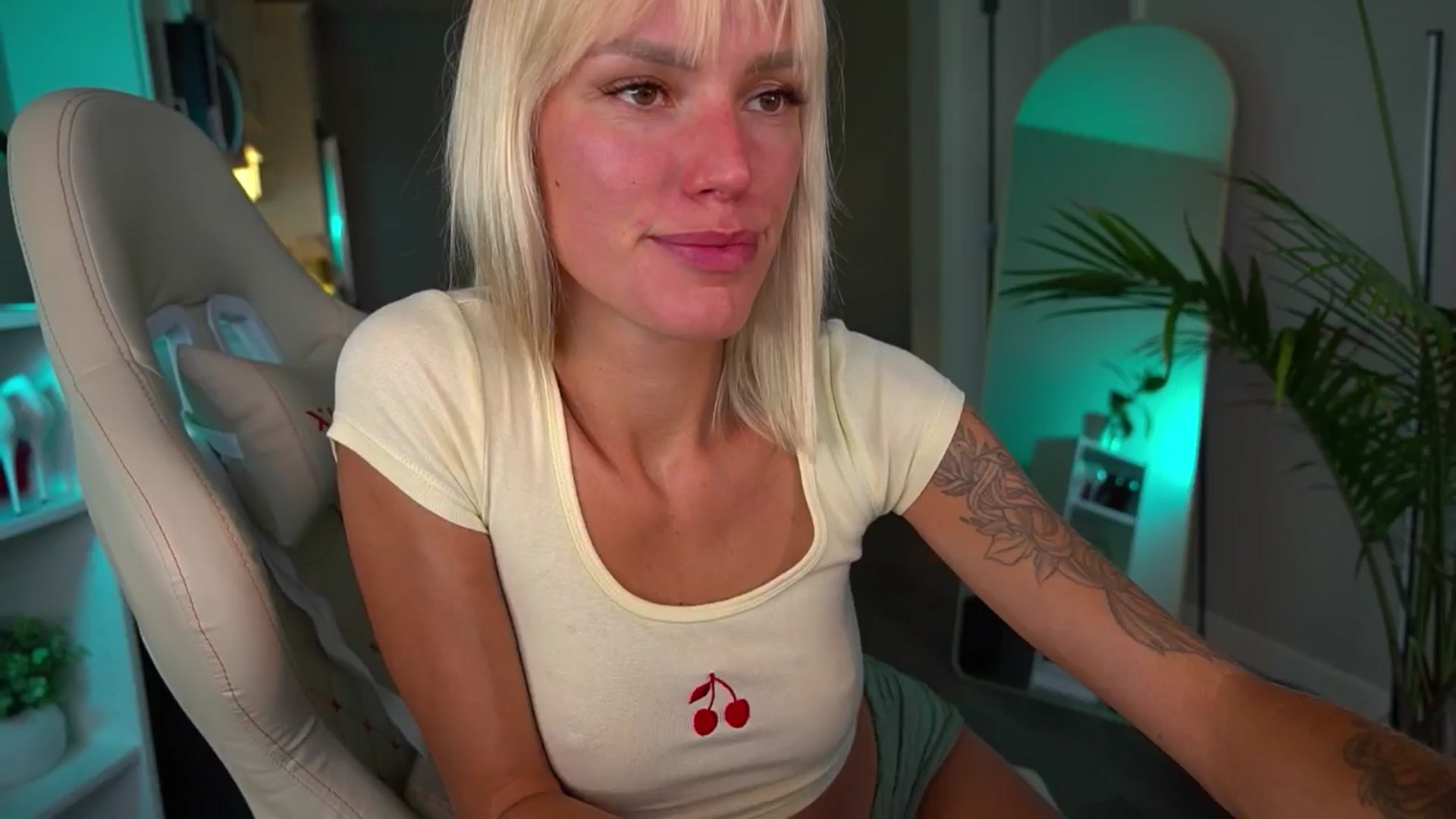 Gallery image thumbnail from Ohbabykelly's myfreecams stream on, 09/17/2025, 02:19 image 2 of 20