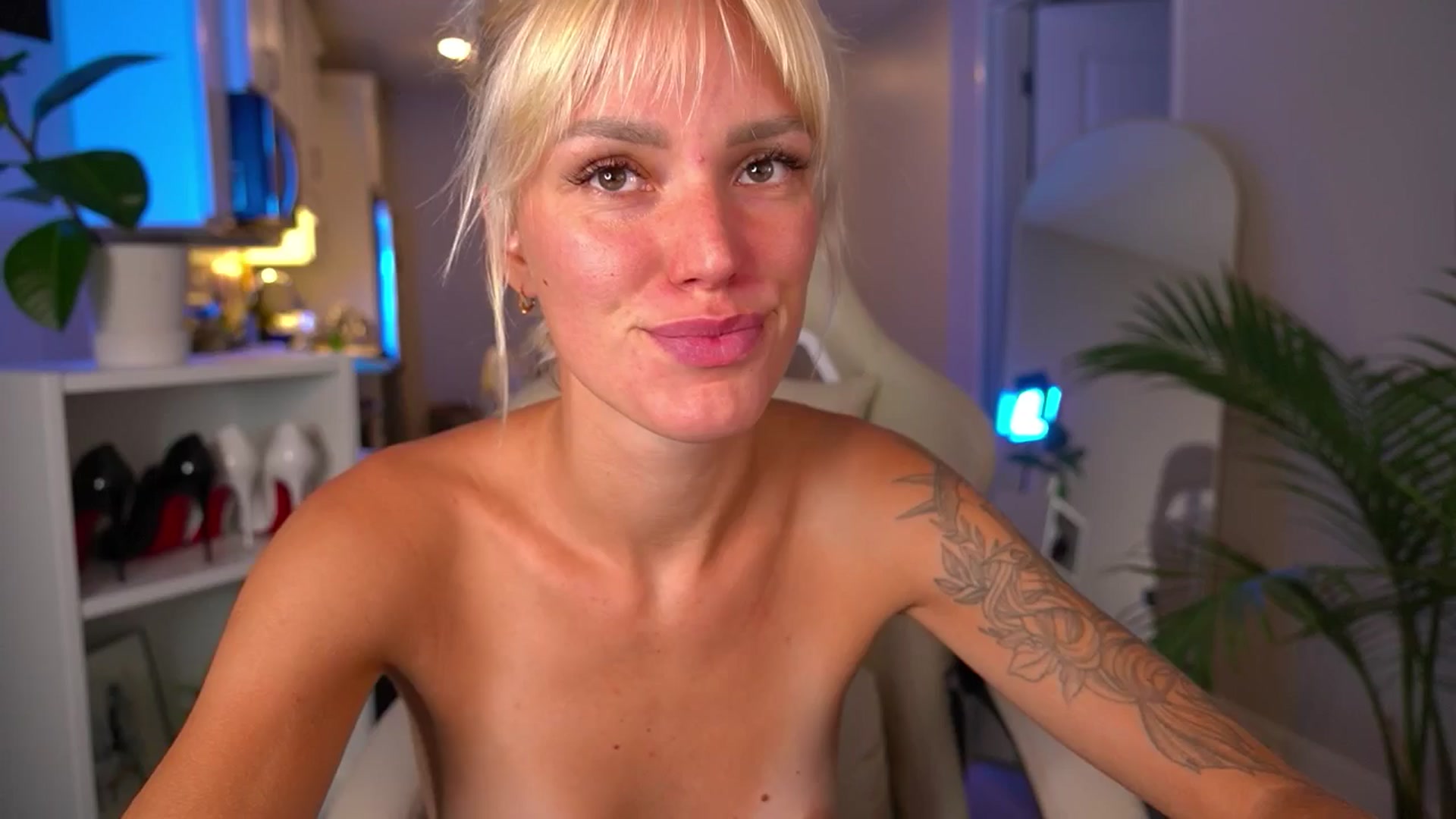 Gallery image thumbnail from Ohbabykelly's myfreecams stream on, 09/20/2025, 05:43 image 13 of 20