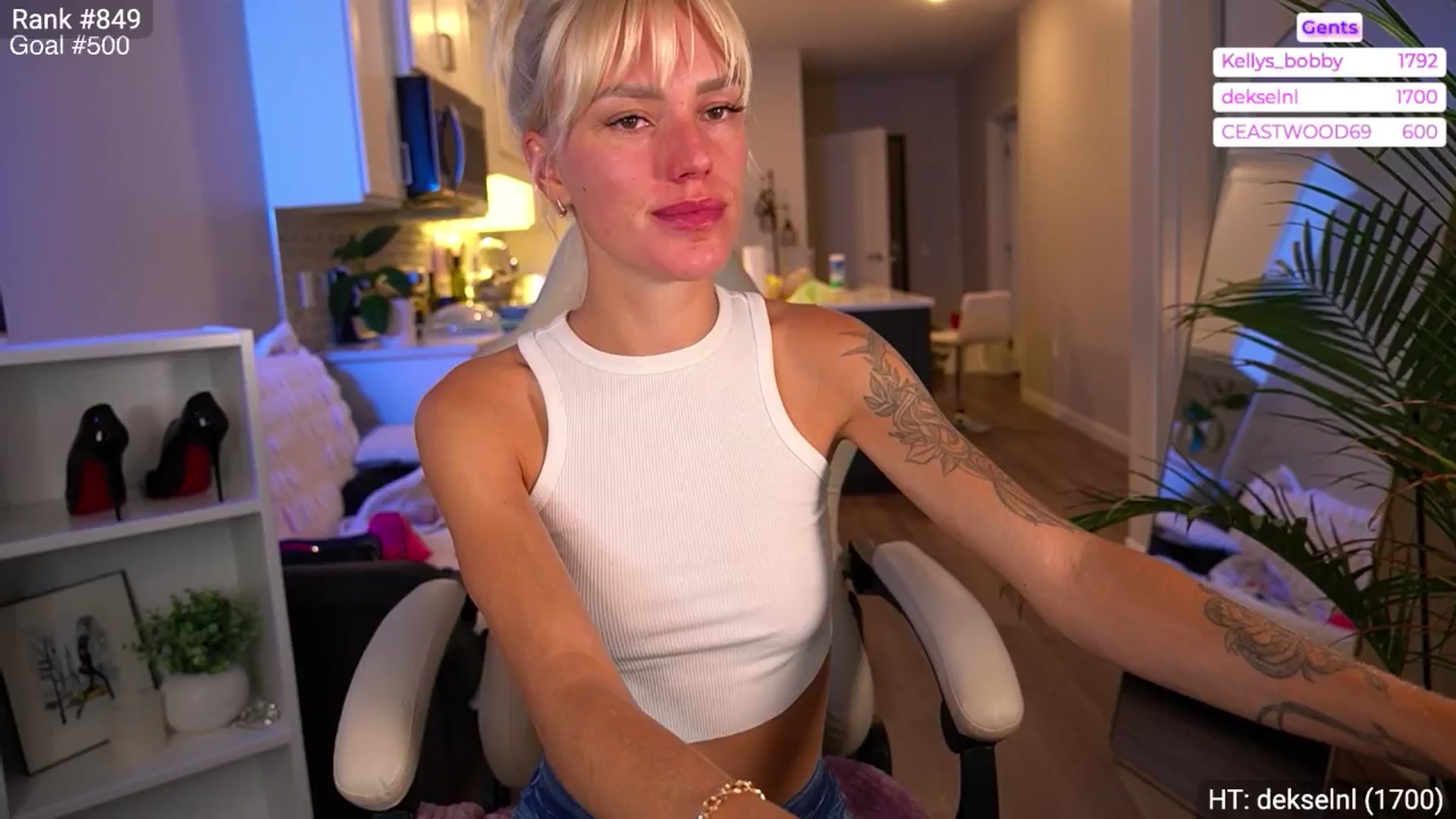 Gallery image thumbnail from Ohbabykelly's myfreecams stream on, 09/22/2025, 03:38 image 3 of 20