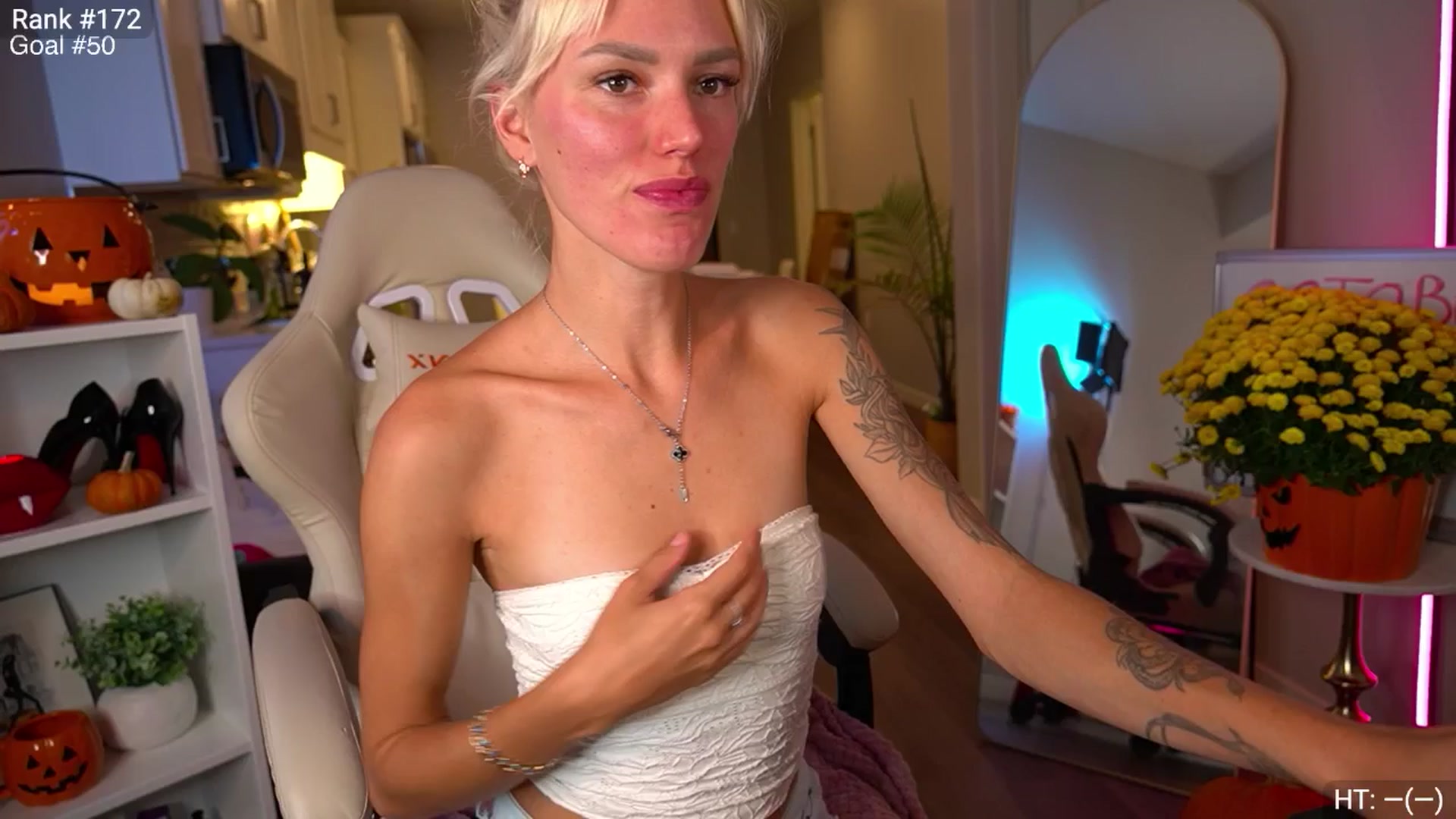 Gallery image thumbnail from Ohbabykelly's myfreecams stream on, 10/15/2025, 04:19 image 1 of 20