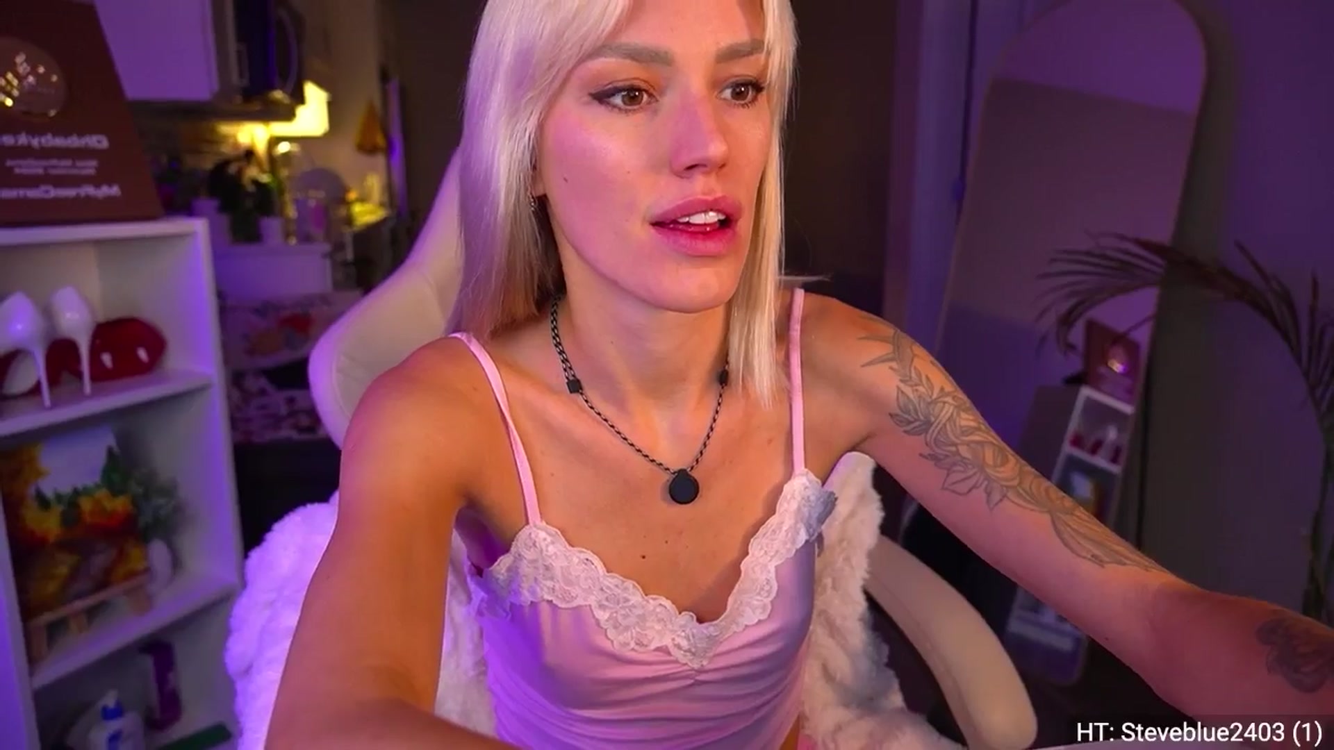 Gallery image thumbnail from Ohbabykelly's myfreecams stream on, 11/09/2025, 01:02 image 3 of 20