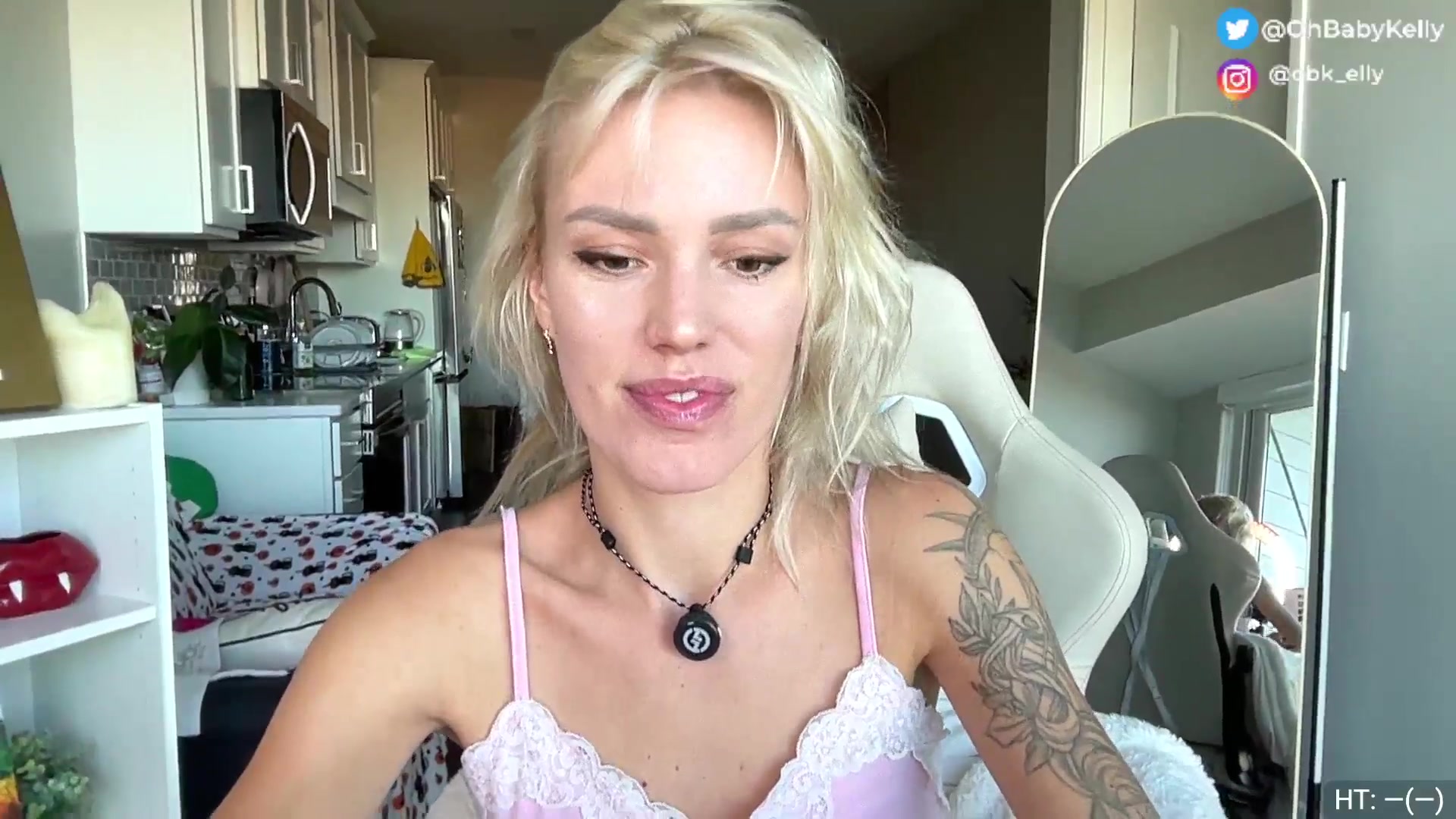 Gallery image thumbnail from Ohbabykelly's myfreecams stream on, 11/15/2025, 21:34 image 11 of 20