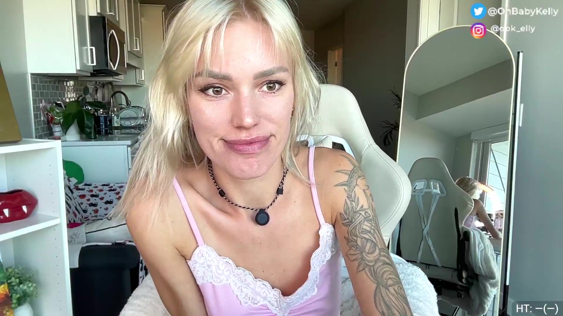 Gallery image thumbnail from Ohbabykelly's myfreecams stream on, 11/15/2025, 21:34 image 15 of 20