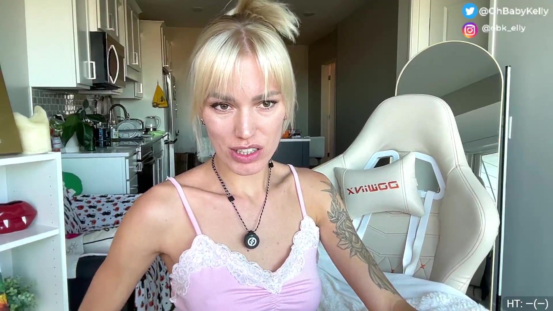 Gallery image thumbnail from Ohbabykelly's myfreecams stream on, 11/15/2025, 21:34 image 7 of 20
