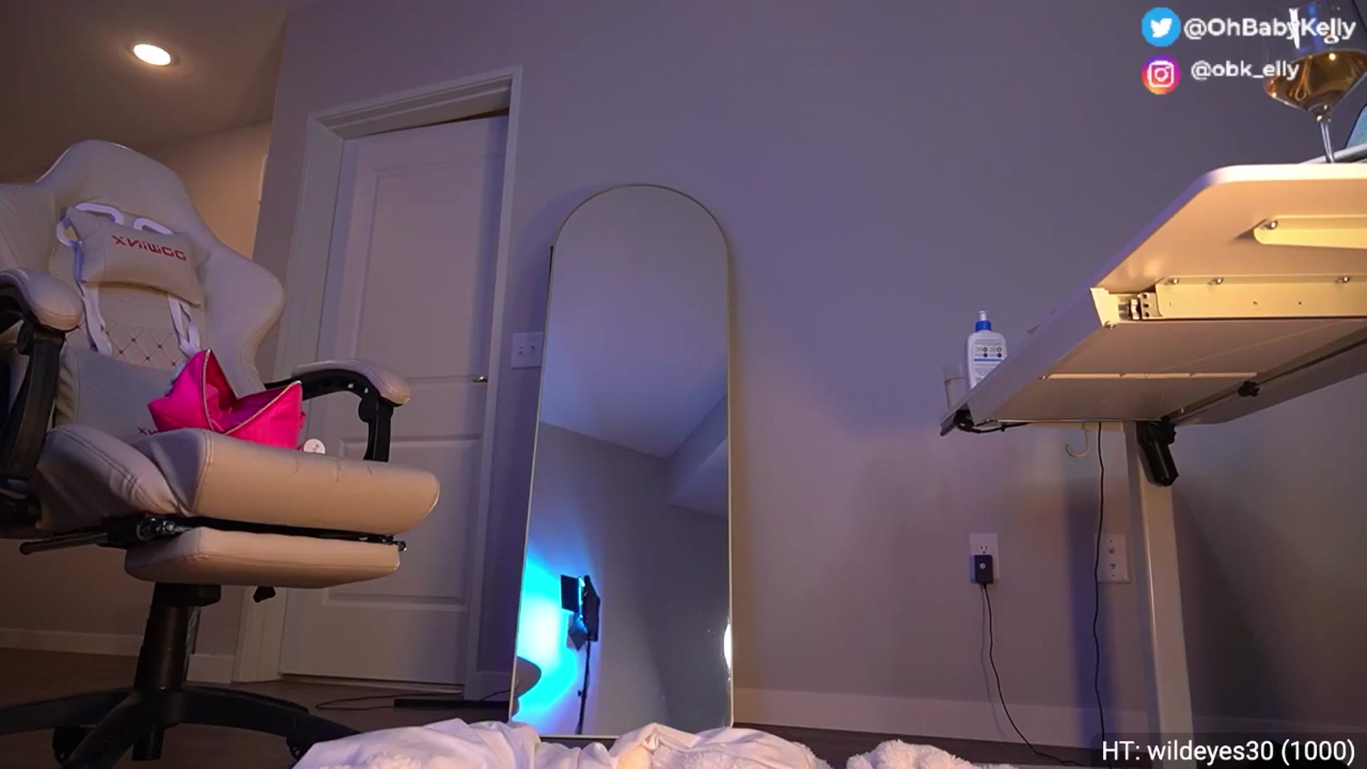 Gallery image thumbnail from Ohbabykelly's myfreecams stream on, 11/17/2025, 05:44 image 16 of 20