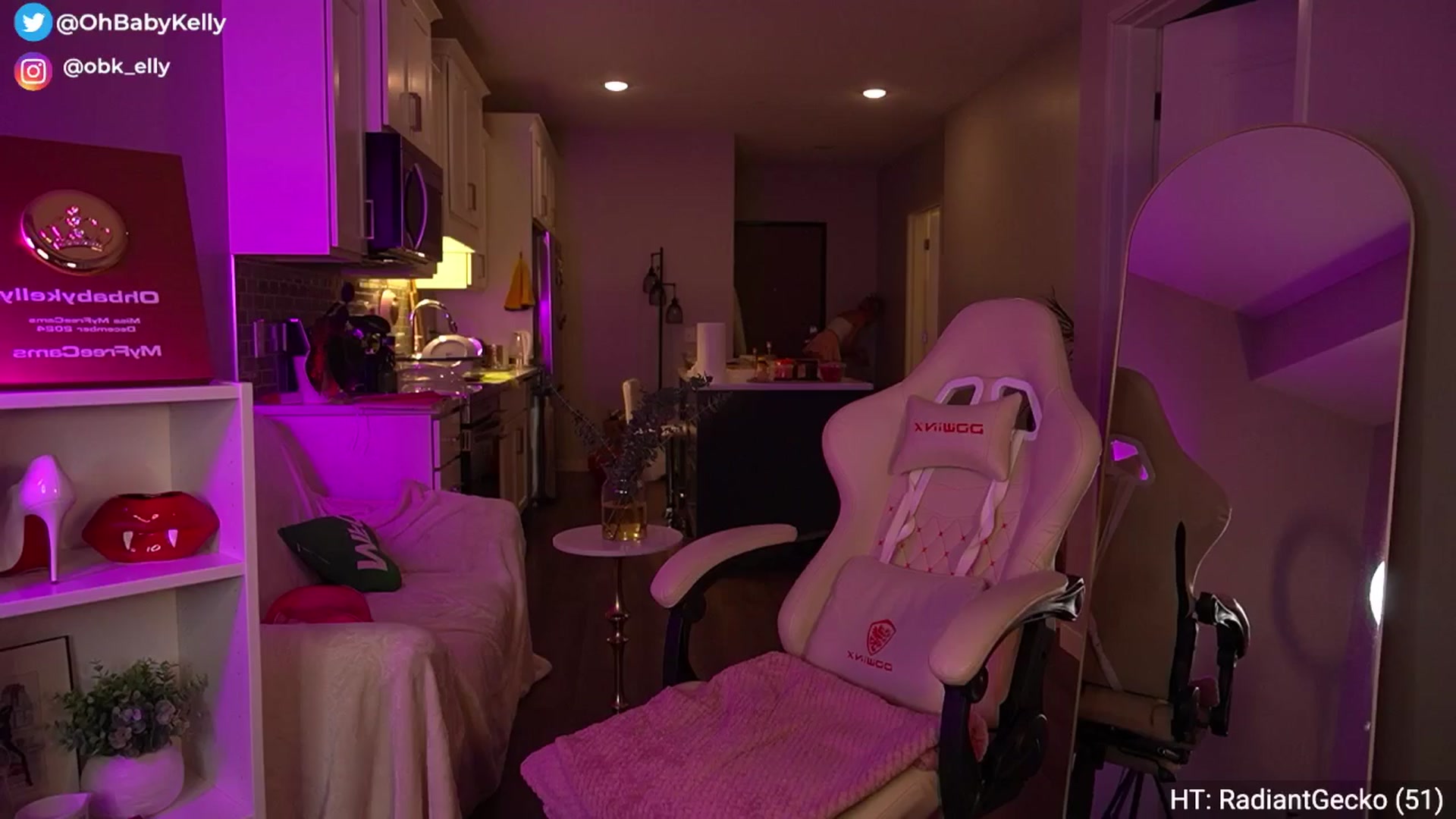 Gallery image thumbnail from Ohbabykelly's myfreecams stream on, 11/22/2025, 01:53 image 7 of 20