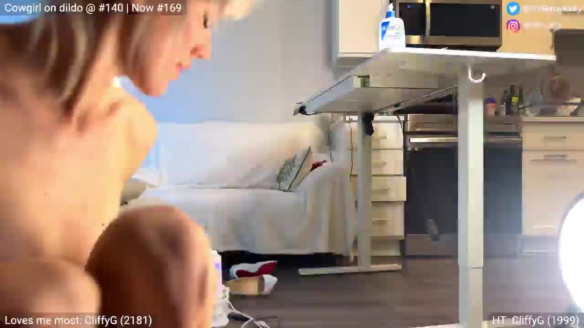 Gallery image thumbnail from Ohbabykelly's myfreecams stream on, 01/11/2026, 03:31 image 6 of 20