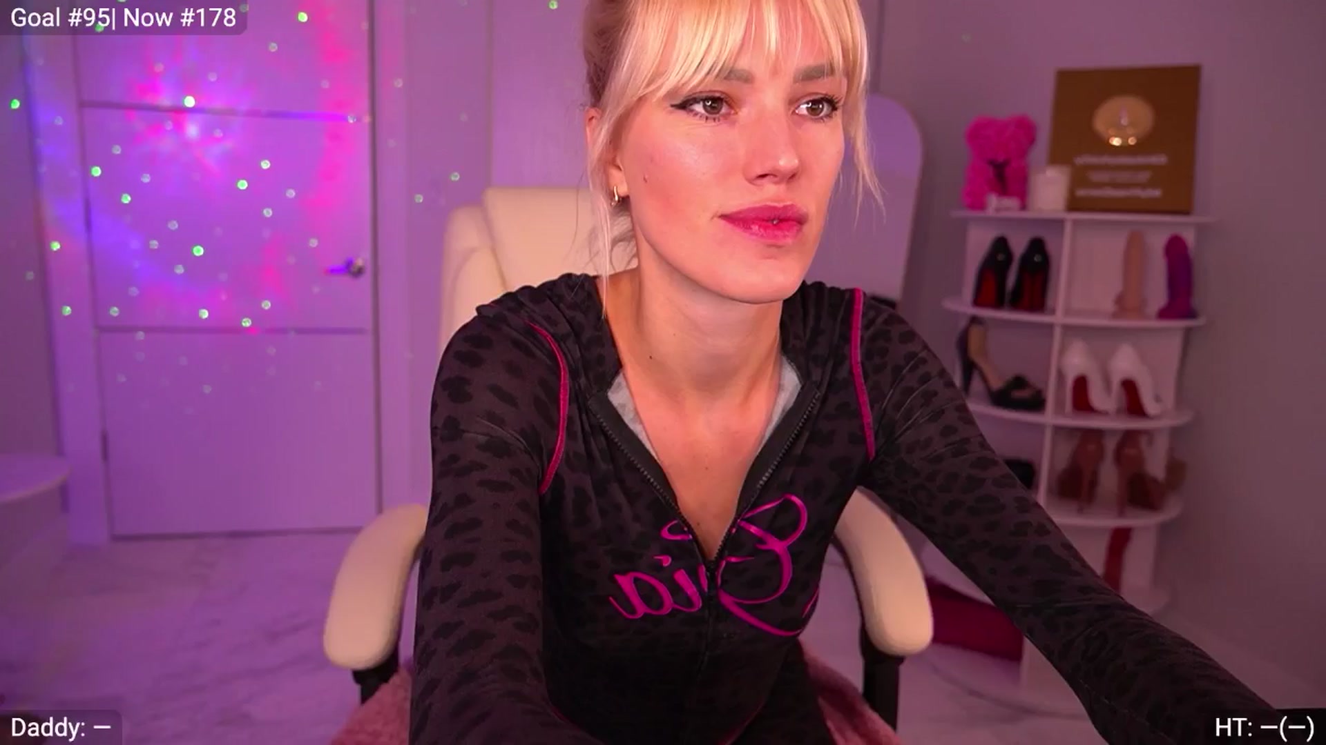 Gallery image thumbnail from Ohbabykelly's myfreecams stream on, 03/19/2026, 01:58 image 3 of 20