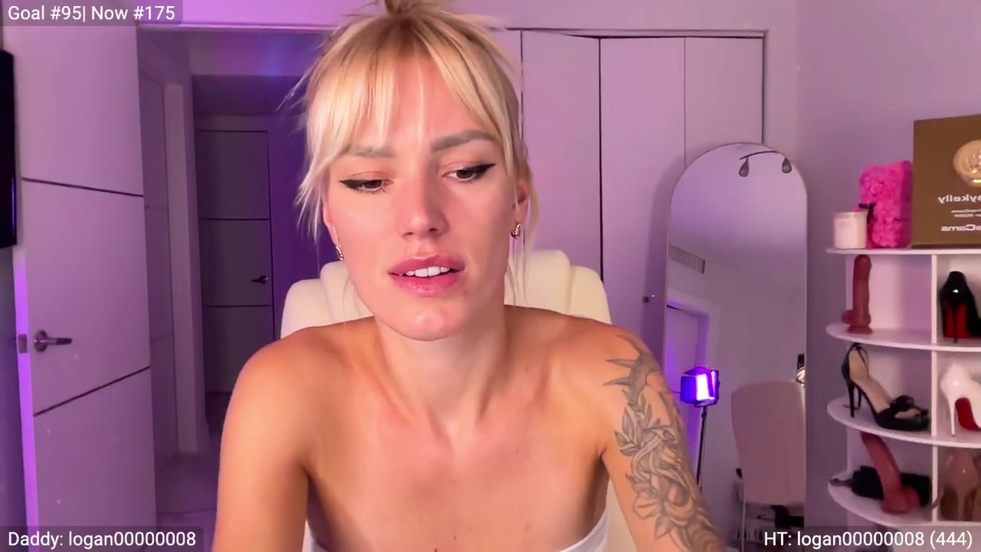Gallery image thumbnail from Ohbabykelly's myfreecams stream on, 03/25/2026, 24:01 image 17 of 20