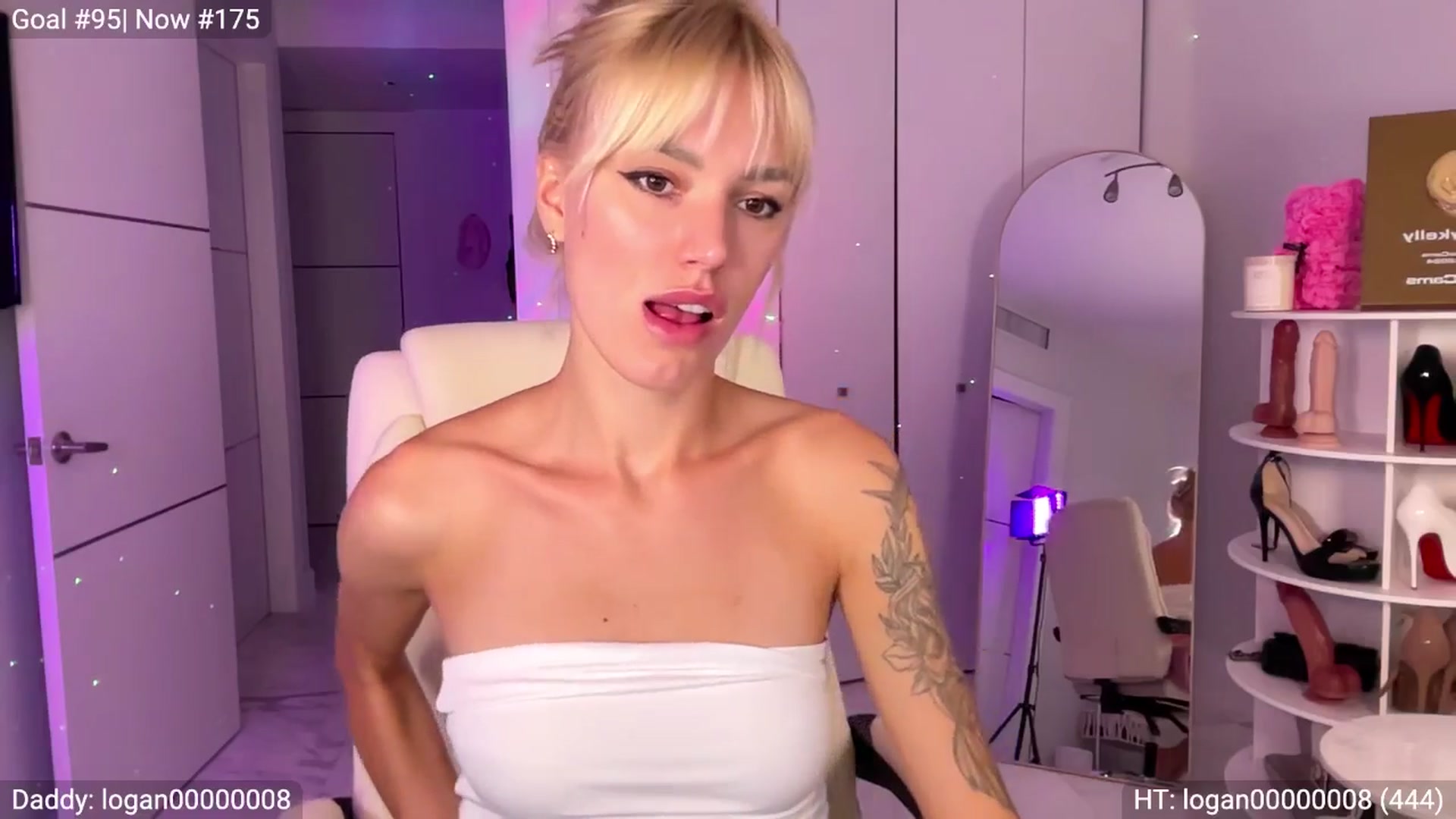 Gallery image thumbnail from Ohbabykelly's myfreecams stream on, 03/25/2026, 24:01 image 8 of 20