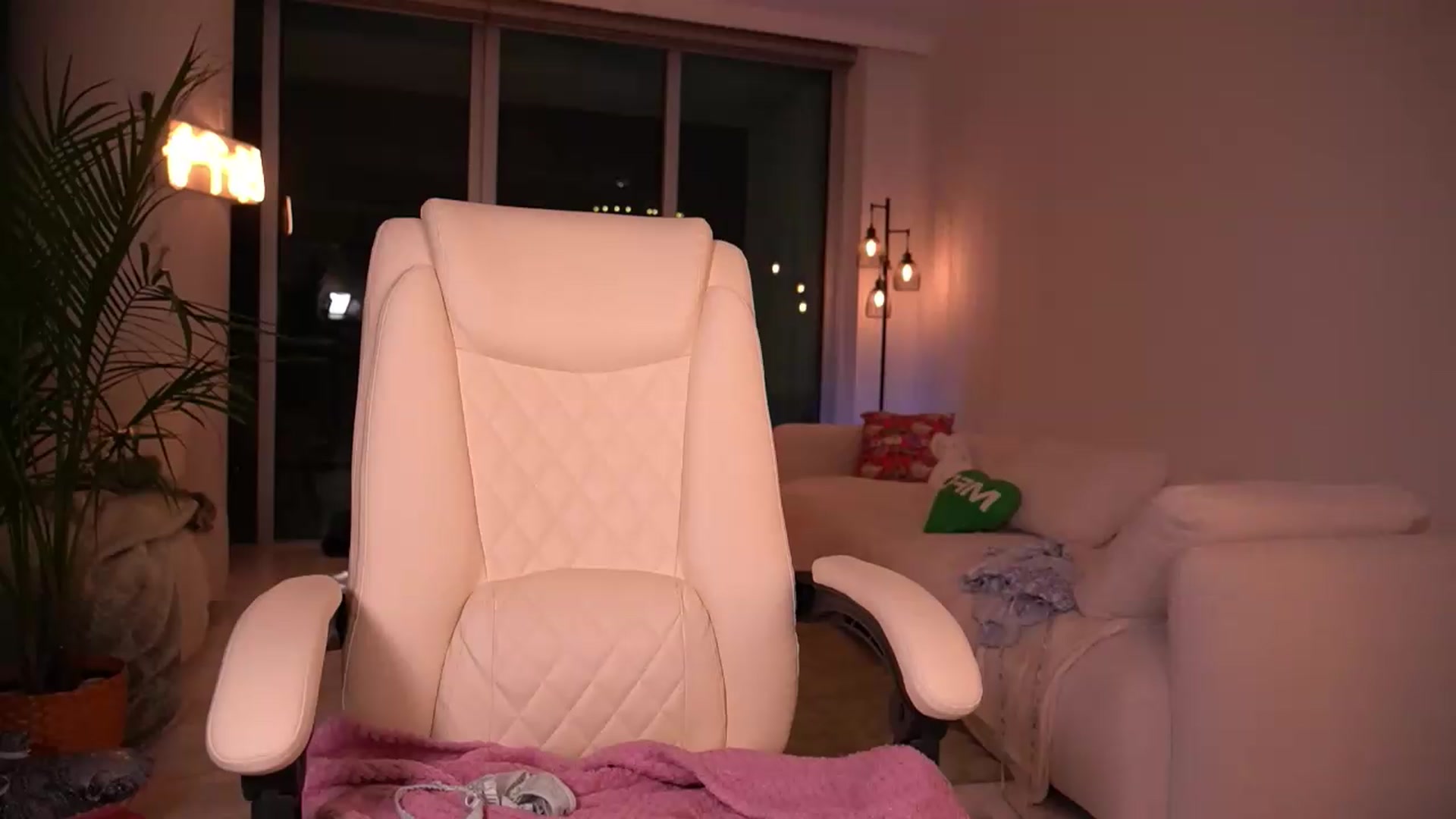 Gallery image thumbnail from Ohbabykelly's myfreecams stream on, 06/25/2026, 03:58 image 11 of 20